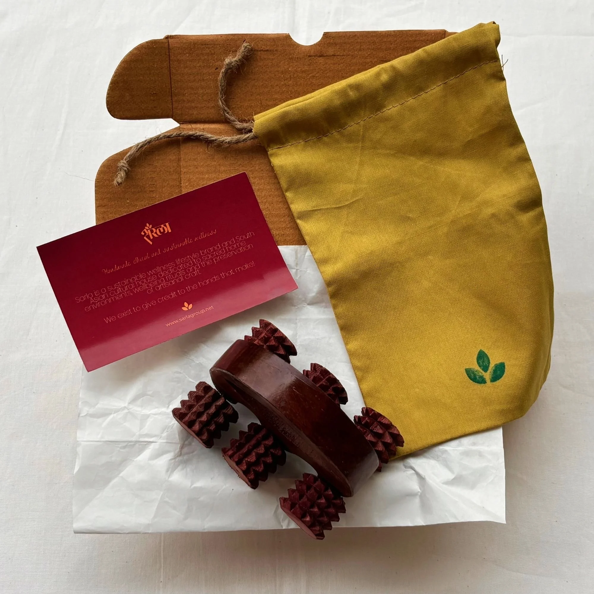 Handheld_wooden_body_massage_roller_standard_packing.jpg