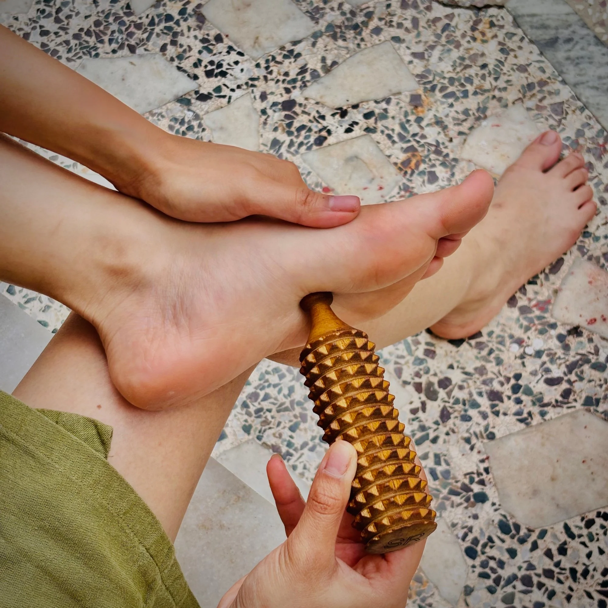 porcupine_massage_roller_foot_point.jpg