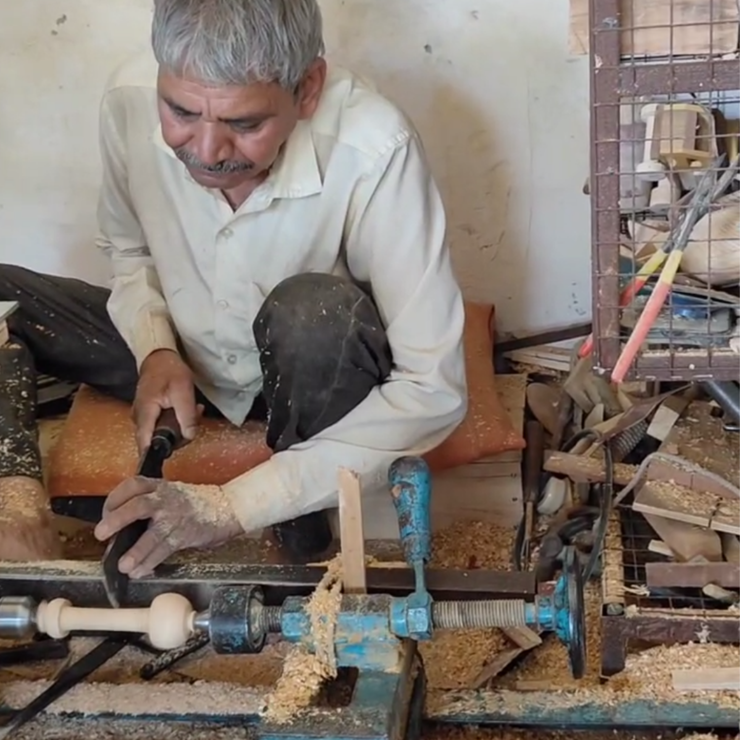 wooden-arbor-massage-wand-artisan-workshop-making.png.png