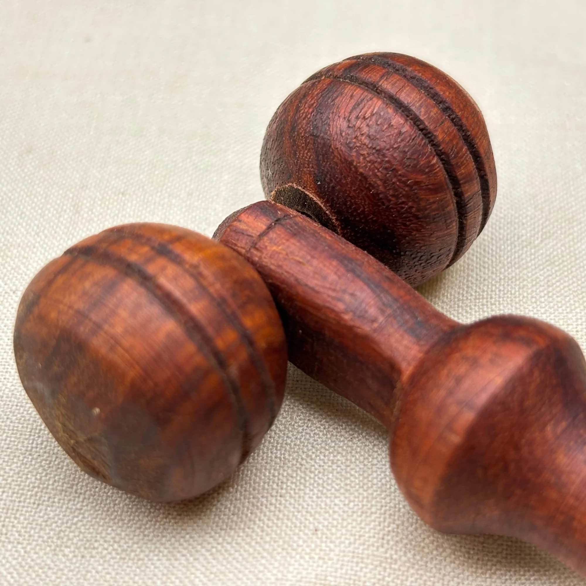 Wooden_facial_massage_roller_close_up.jpg