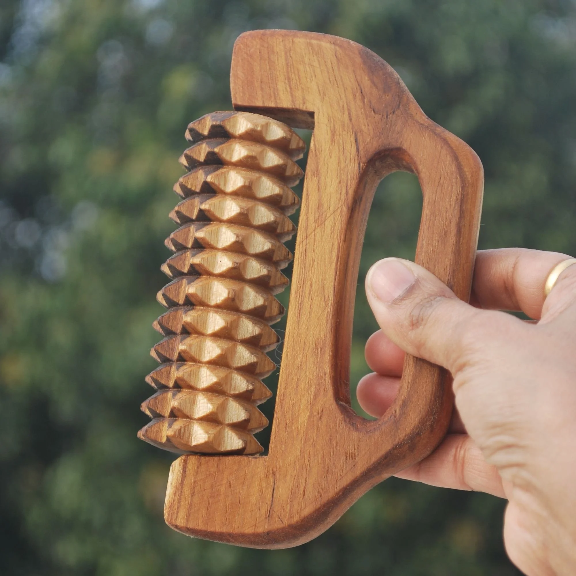 Wooden_cellulite_massage_tool_scale.jpg