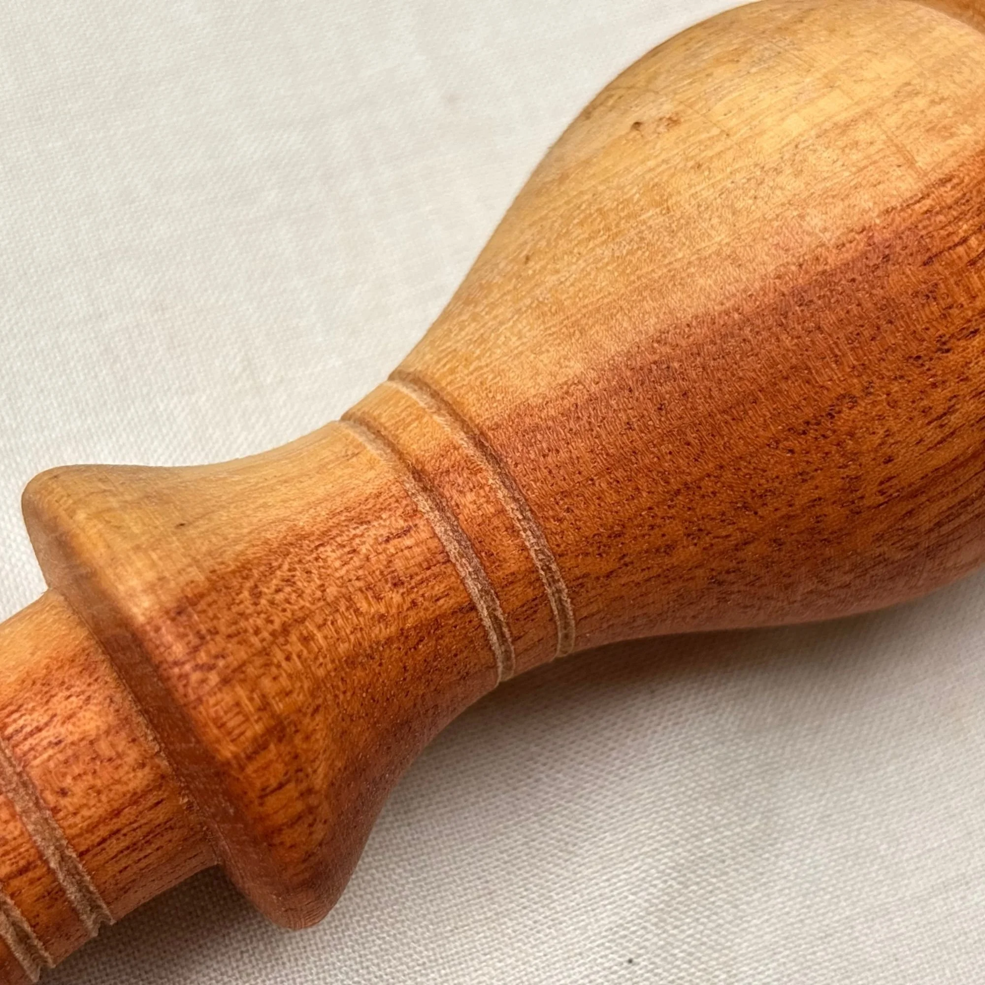 Wooden_arbor_massage_tool_closeup.jpg