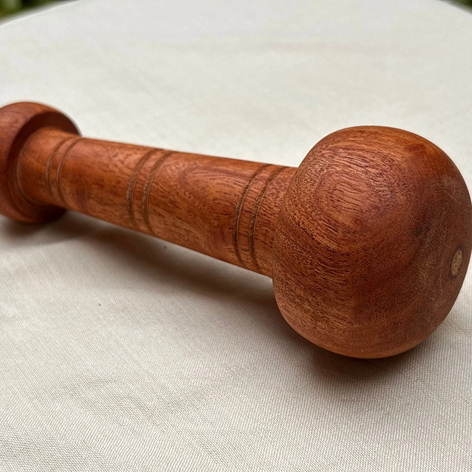 Wooden_arbor_massage_wand_front.jpg