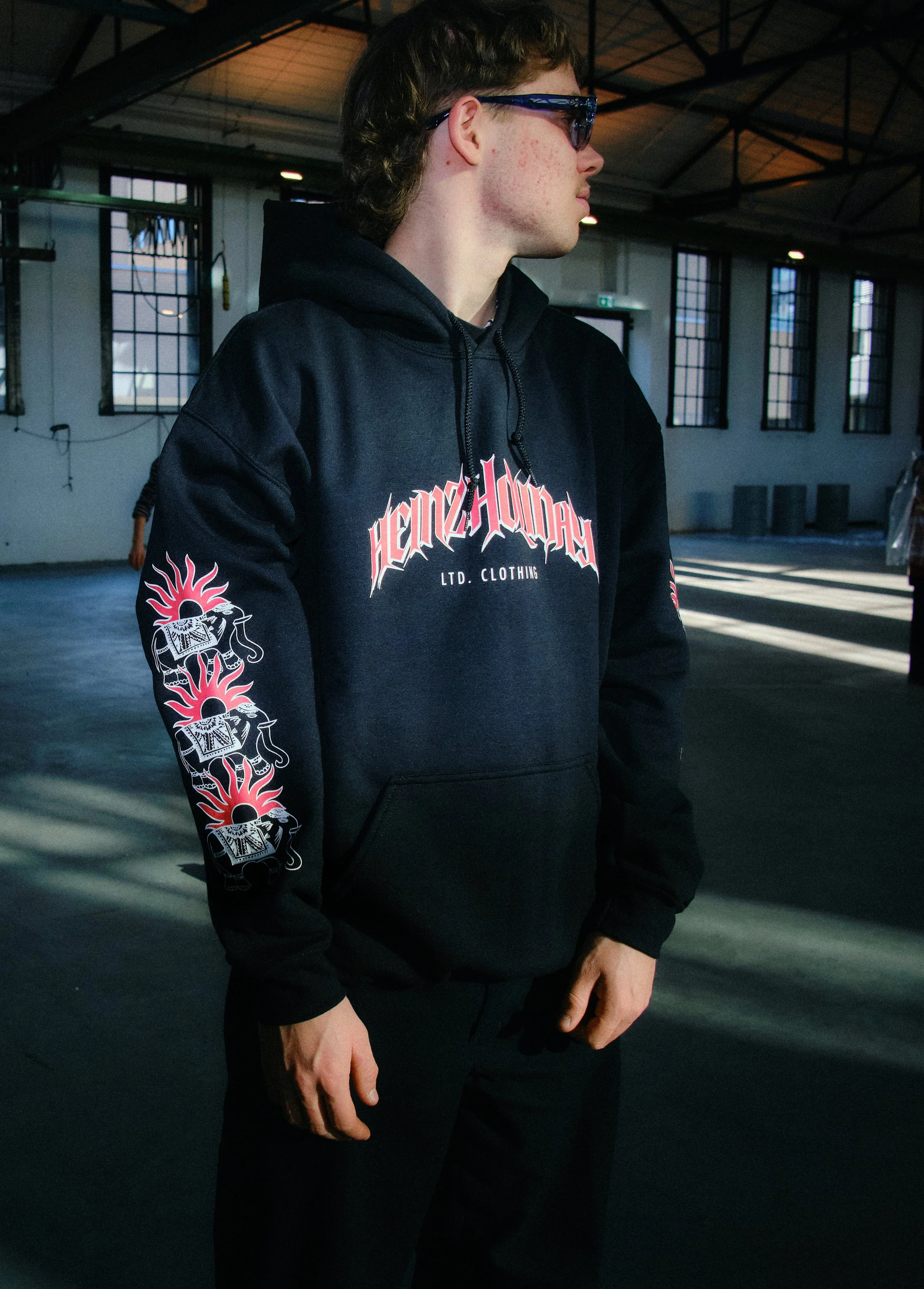 Hoodie - Schwarz rot-weiss