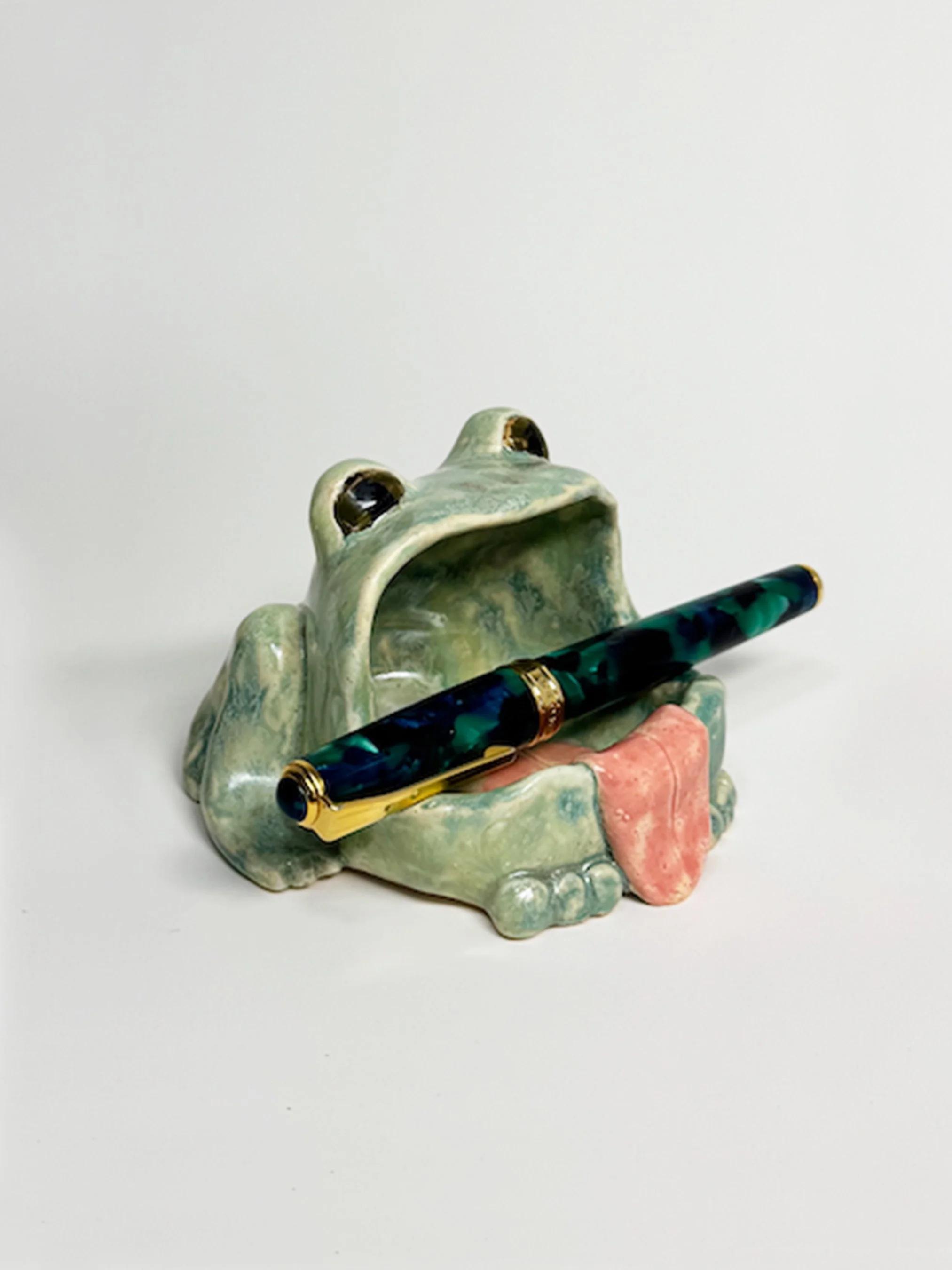 Froggy  Desk Mate