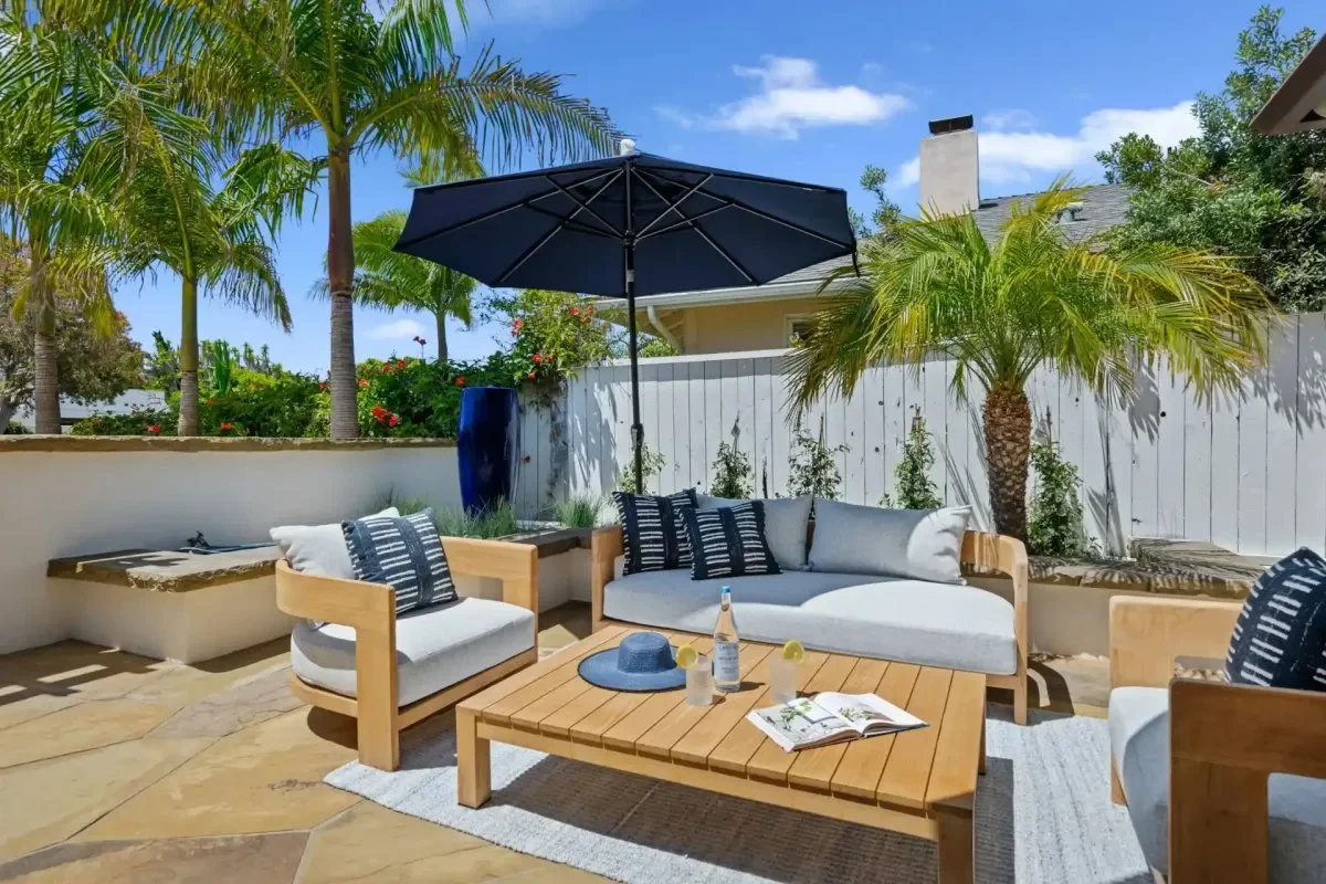 9-shoreline-splendor-front-patio.jpg