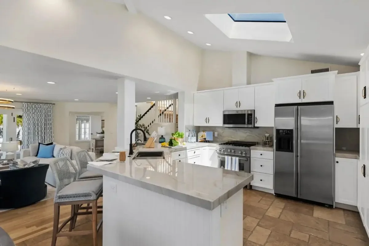 20-shoreline-splendor-kitchen.jpg