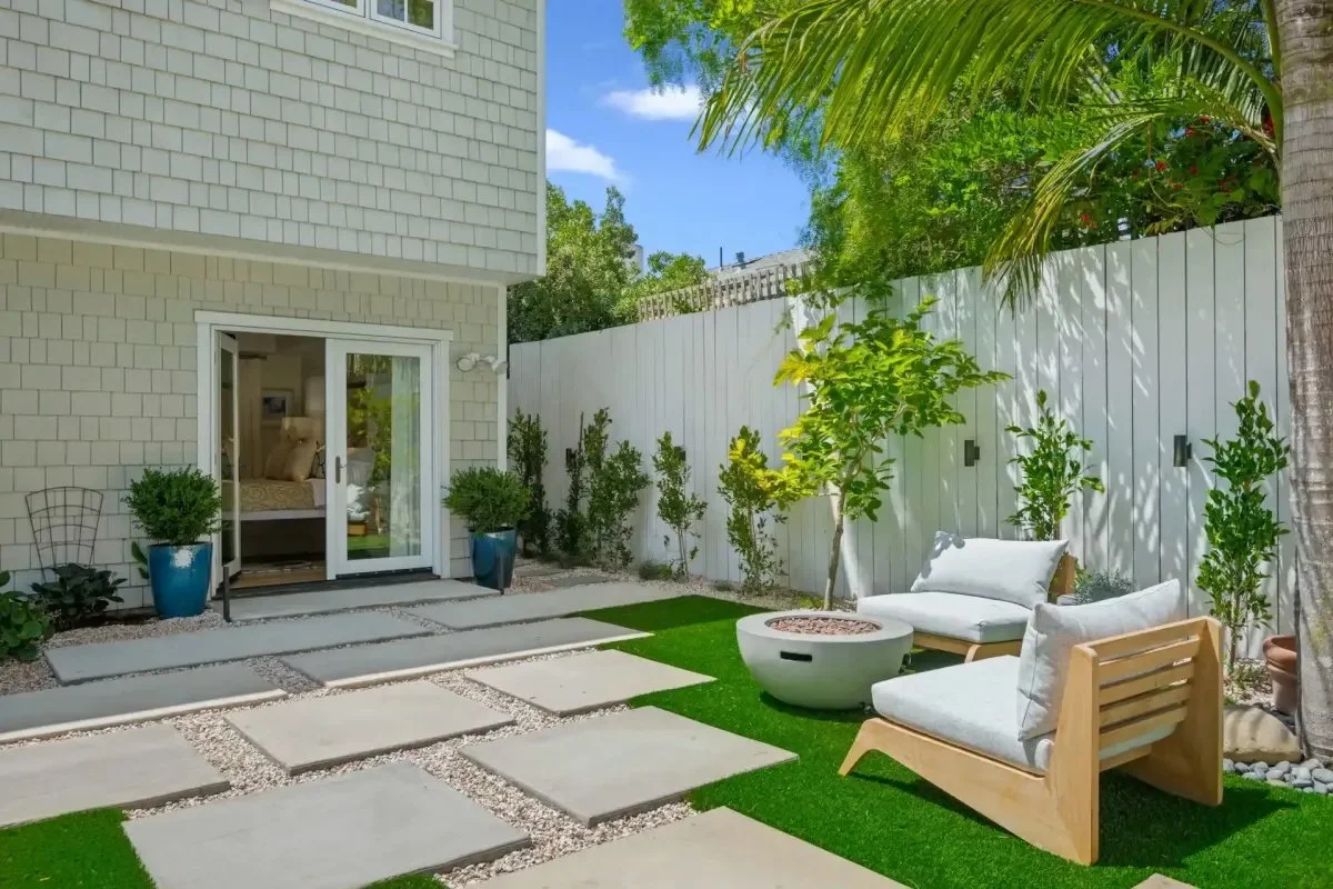 47-shoreline-splendor-back-yard.jpg