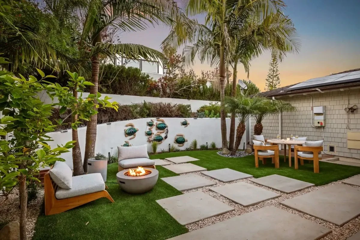 13-shoreline-splendor-back-yard.jpg