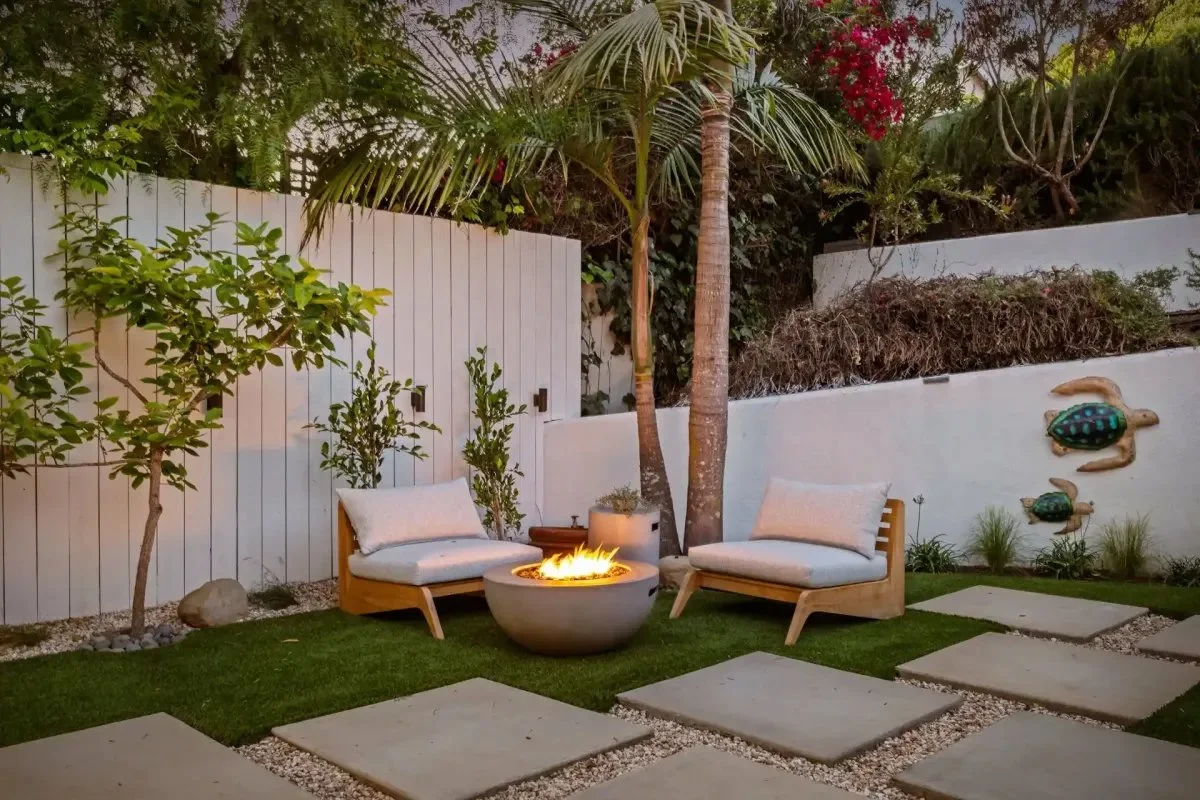 12-shoreline-splendor-back-yard.jpg