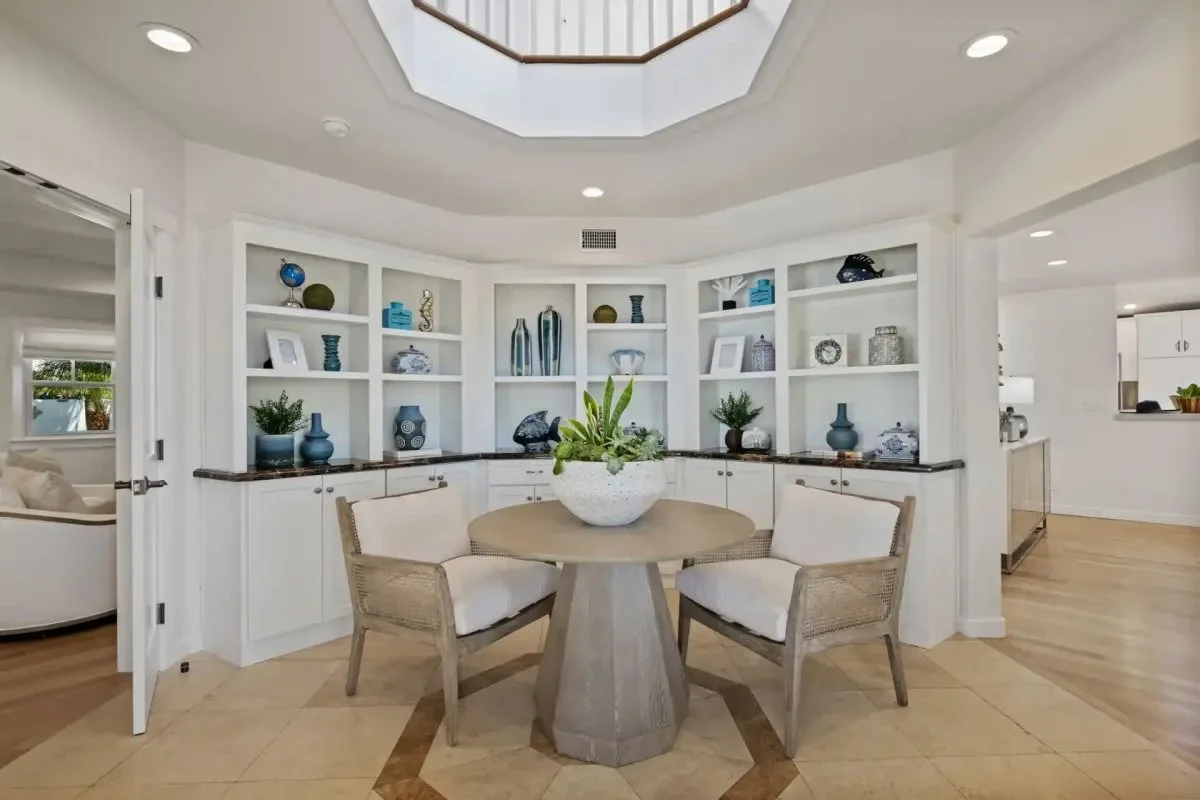 13.1shoreline-splendor-foyer.jpg
