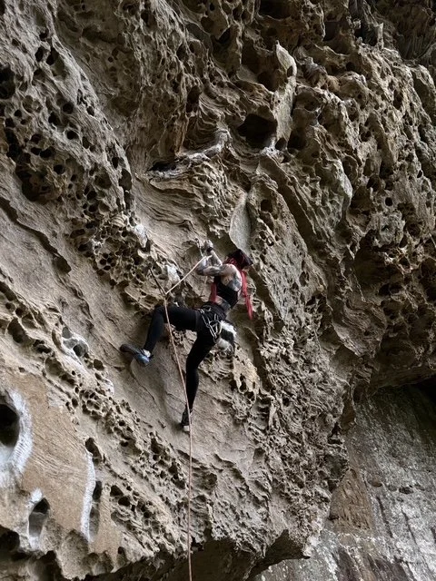 Jordy Levea rock climbing