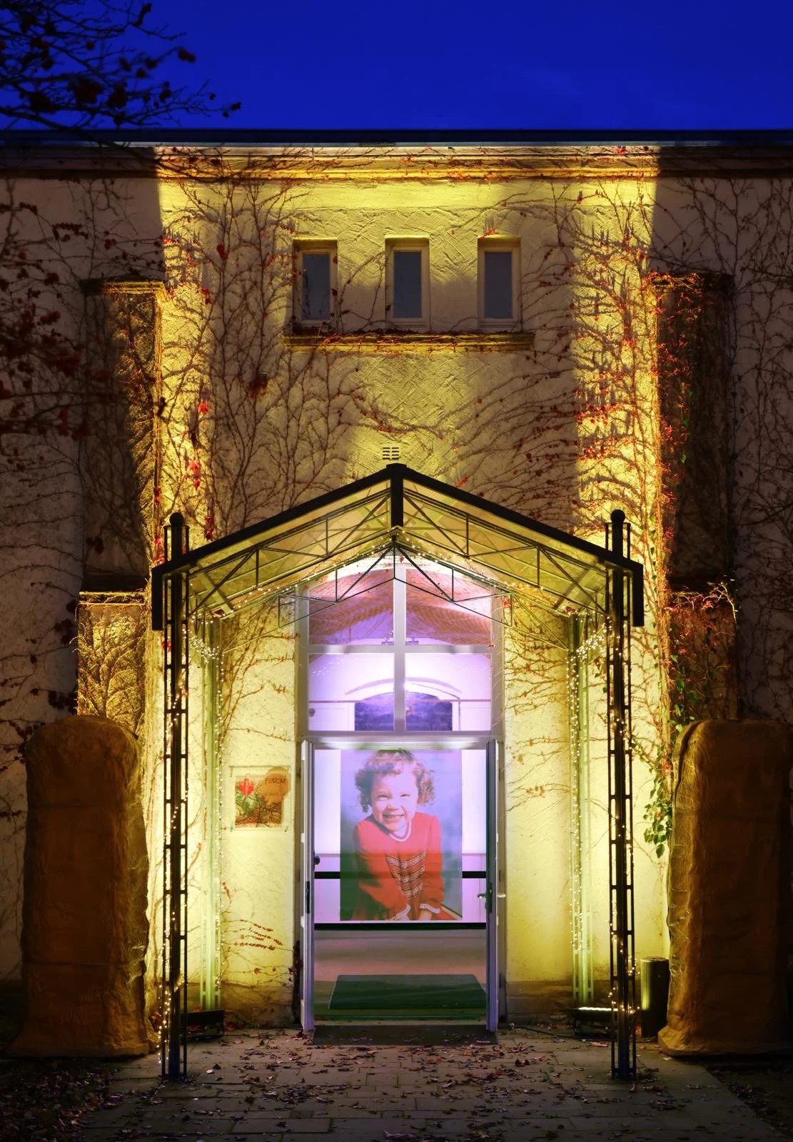 Exterior at night. Photo: Phomax Dietmar Flach