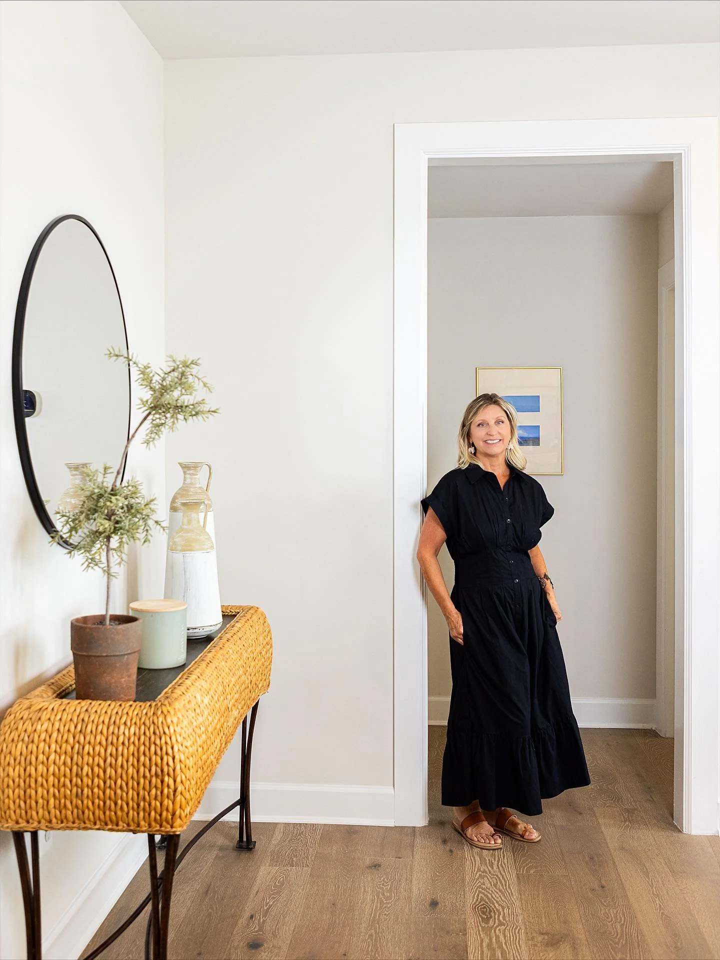 Where coastal charm meets real estate expertise&hellip; 🔑🌊🏠

Love how this lifestyle branding session with Sheri came to life! 📸✨🤍 

#theexposurecollective #lifestylephotography #brandingphotography #portraitphotography #ocmdphotographer #maryla