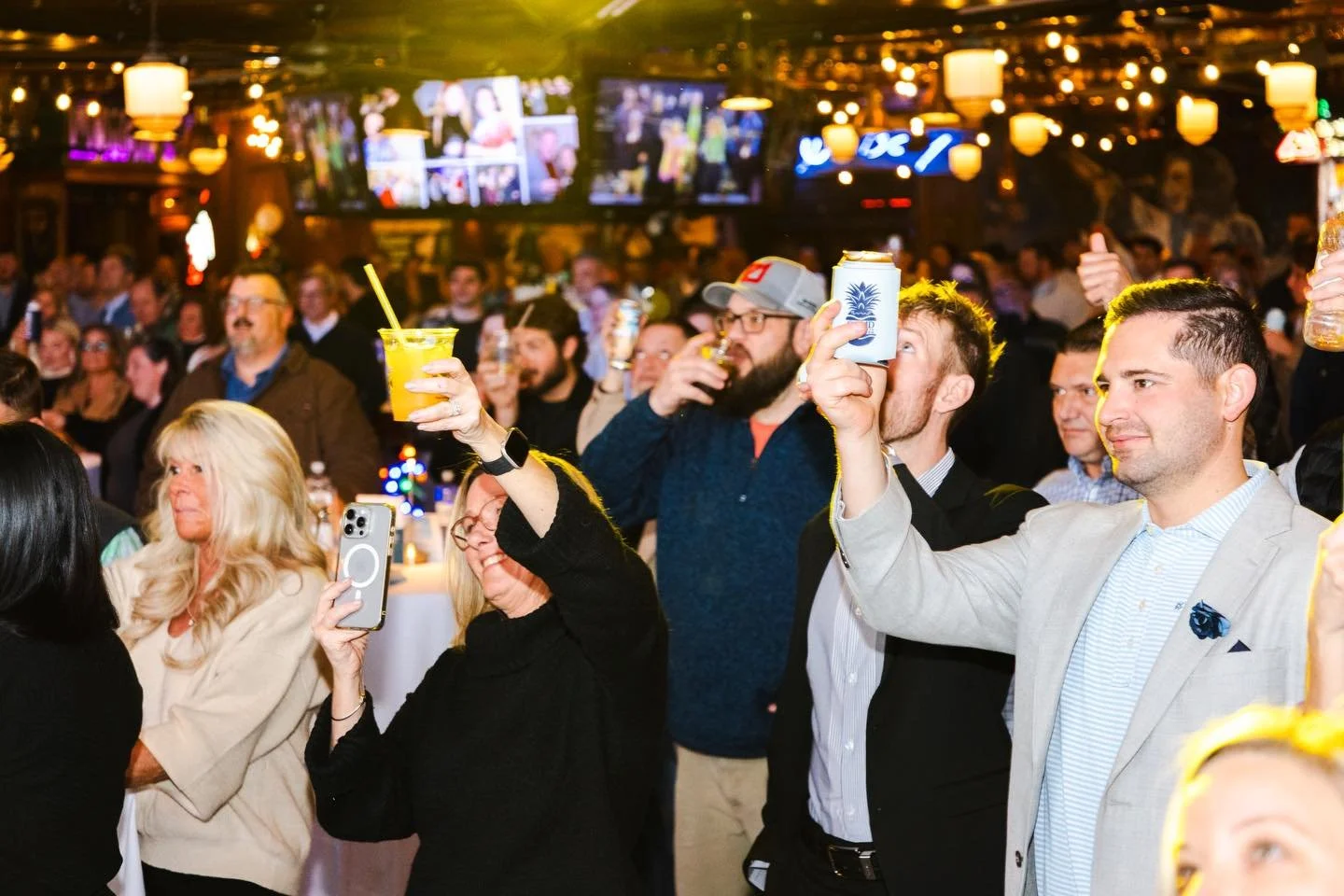 A glimpse into an incredible event by @ocmdhospitality at @seacretsusa 🍹🌊🎉

Photos by @liveinsidethelens 

#theexposurecollective #eventphotographer #ocmd #oceancitymaryland #photographer