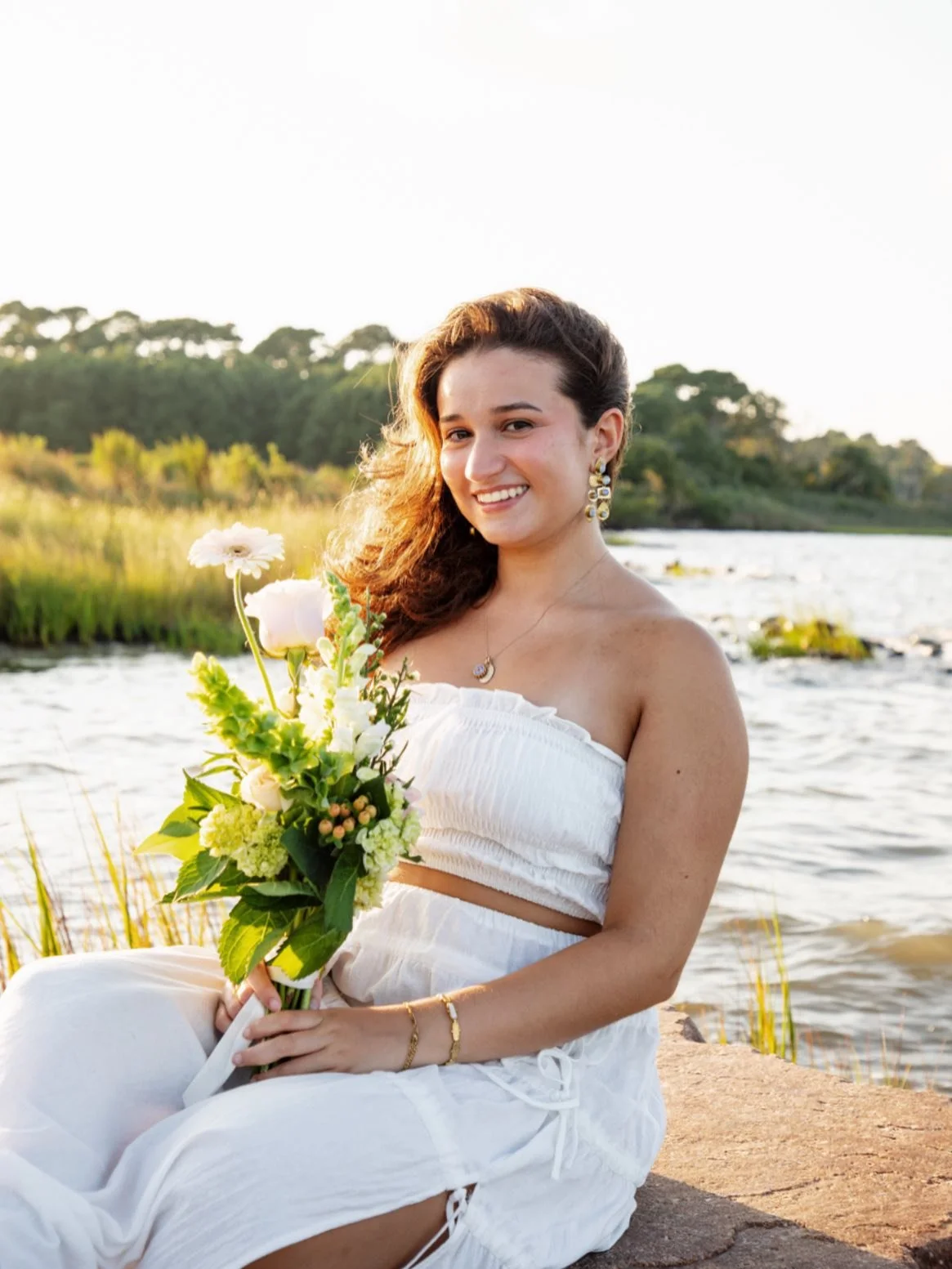 This snowy, cold weather has us wishing for warm + beautiful golden hour sessions 💭📸☀️ 

Seniors!!! Get on our books for spring &amp; summer, link in our bio 💌✨

#theexposurecollective #seniorphotographer #ocmdphotographer #seniorsessions #portait