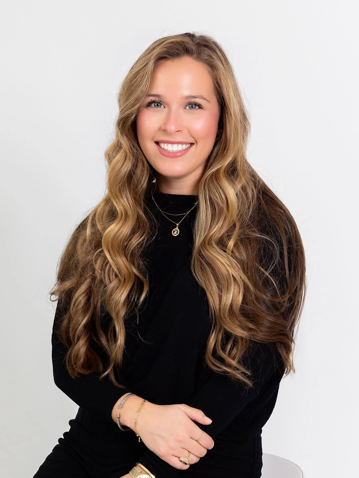Beautiful headshot for @rylieellencarey with @careyinsurancegroup 📸

By @liveinsidethelens ✨

Book a headshot session in our studio! Link &mdash;> https://www.theexposurecollective.net/store/p/headshots-in-our-studio-1 

#theexposurecollective #h