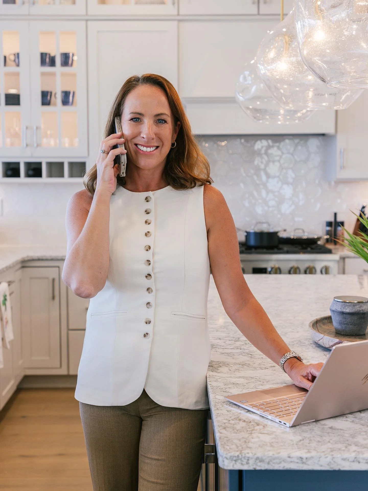 Currently &mdash; taking clients calls 📞💫

An amazing session with Mary! Branding sessions are designed to capture the moments that make your business truly yours &mdash; love how this came to life! 🤍

📸 @liveinsidethelens 

#ocmdphotographer #oc