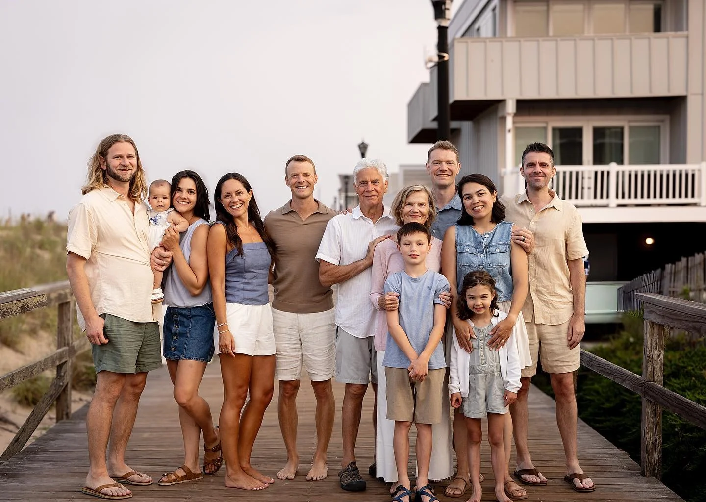 Because every family member deserves to be in the photo 🤍 Such an amazing evening spent capturing the Ewing family 💫

📸 @_thebarcuscrew 

#ocmdphotographer #ocmdfamilyphotographer #marylandphotographer #portraitphotographer