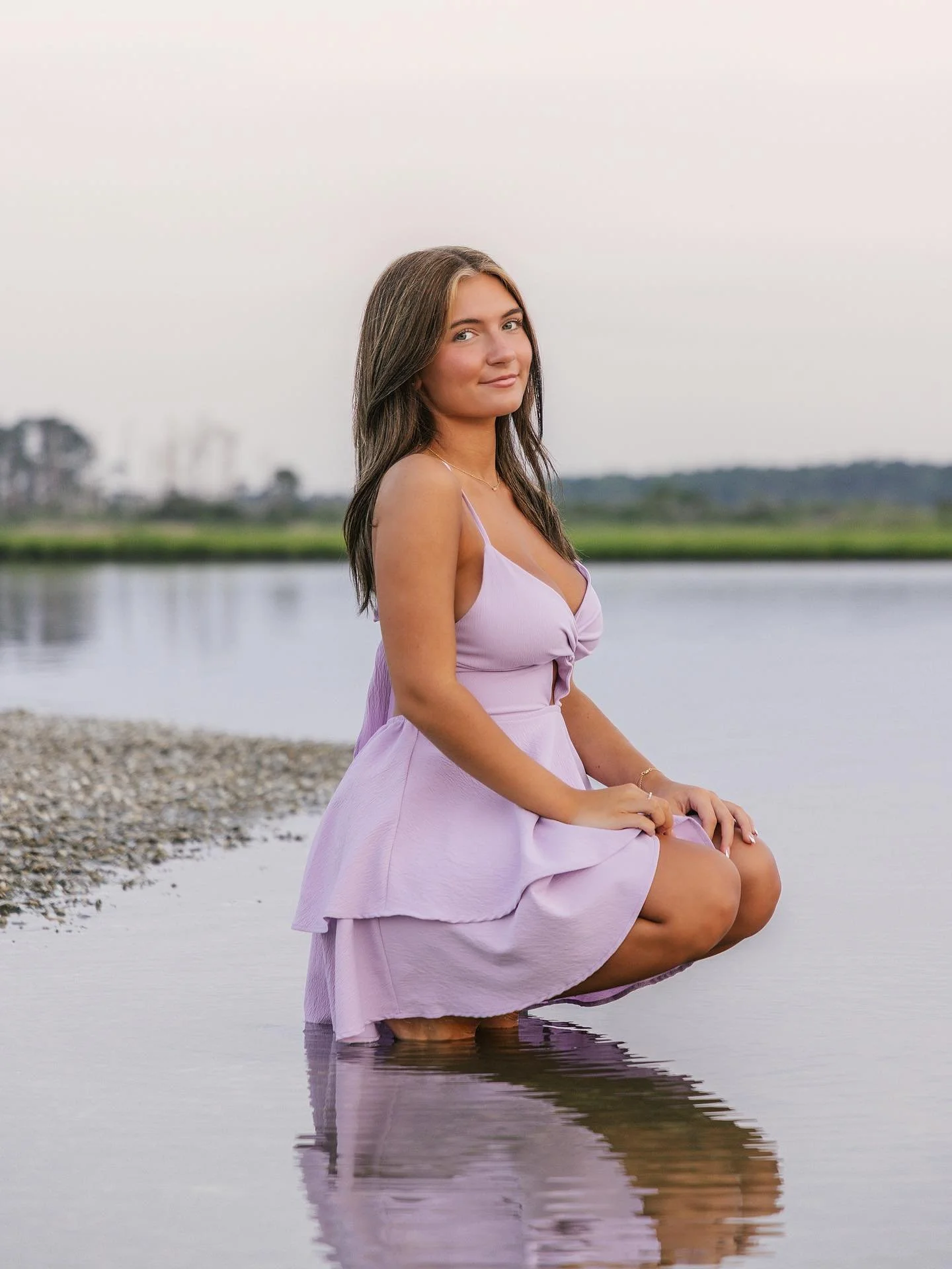 Dreamy golden hour senior session with Cali 💫🌾🤍🌊

📸 @liveinsidethelens 

#ocmdseniorphotographer #ocmdphotographer #assateaugeisland #assateagueislandphotographer #seniorphotographer