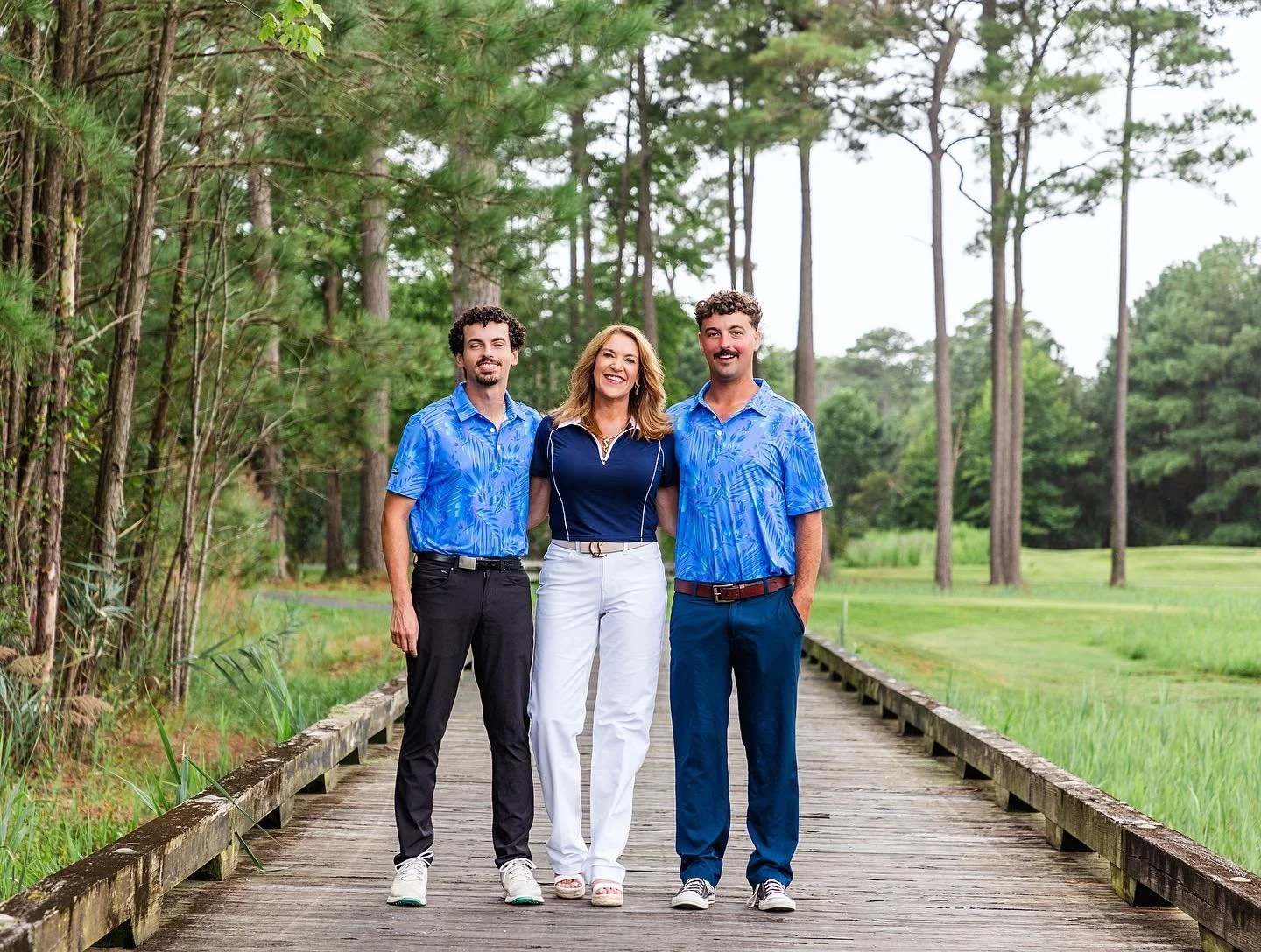 Mom &amp; her boys 🤍📸 Loved this beautiful backdrop of the golf course ⛳️

By @liveinsidethelens 

Been wanting family photos? Link here &mdash;> https://www.theexposurecollective.net/store/p/family-portraits

#ocmdphotographer #ocmdfamilyphotog