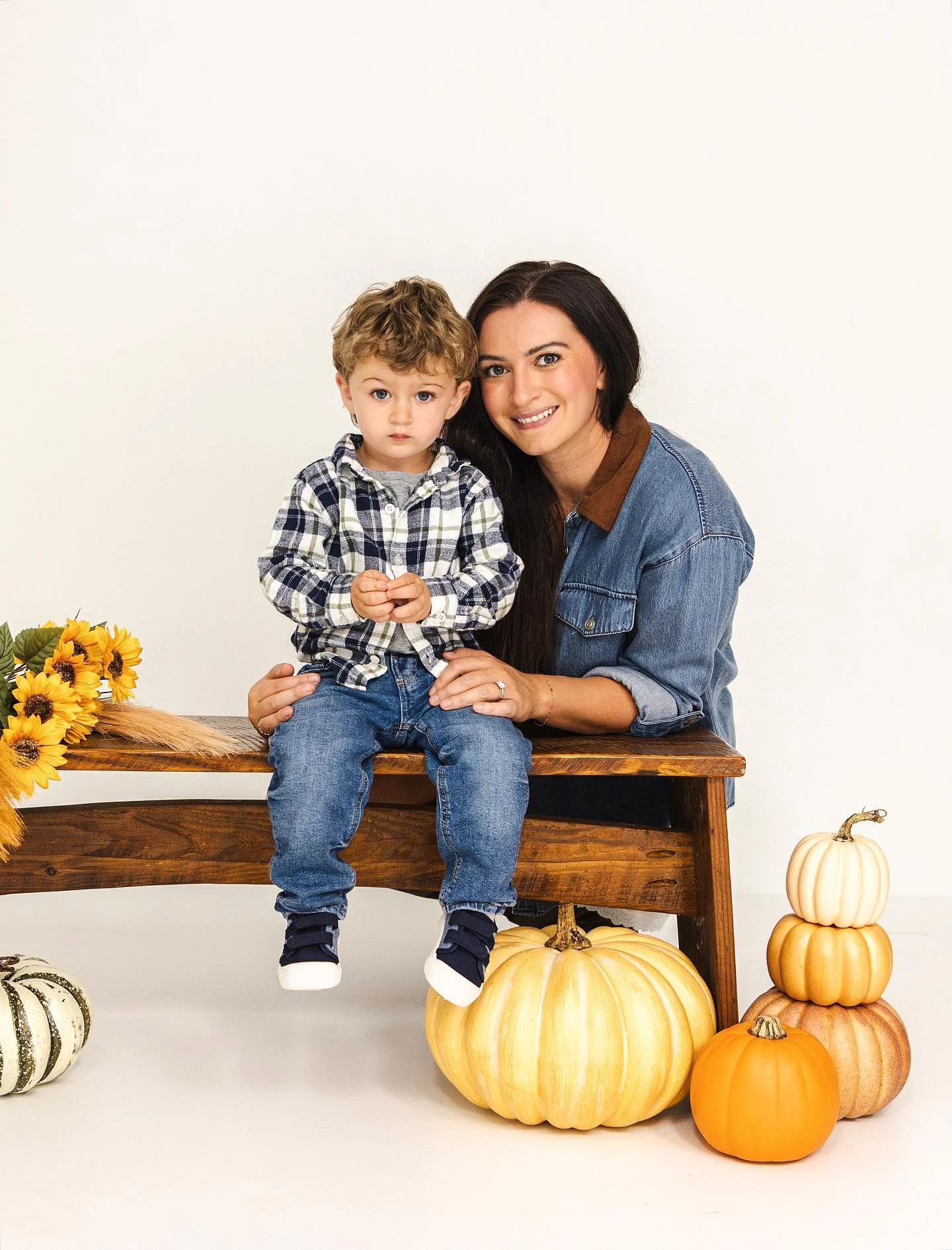 Fall moments + forever memories 🍂

The sweetest session with Summer and Maverick! Our all-white studio is dressed up for the season with pumpkins, warm autumn tones, and a simple, editorial feel &mdash; the perfect setting to capture your favorite p