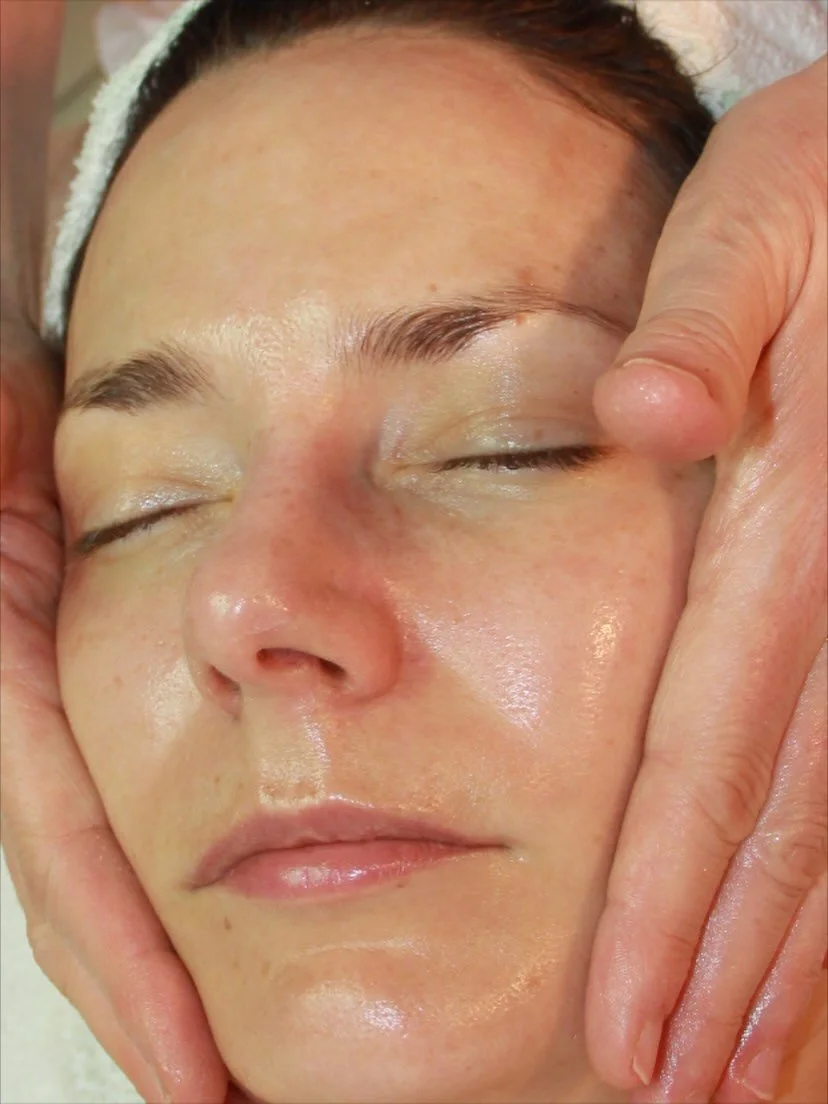 Facial is over. One last loving touch! 💛🌸

#bestfacialintown#lovingtouch#skintherapist#alameda#alamedaca#selfcaremoments