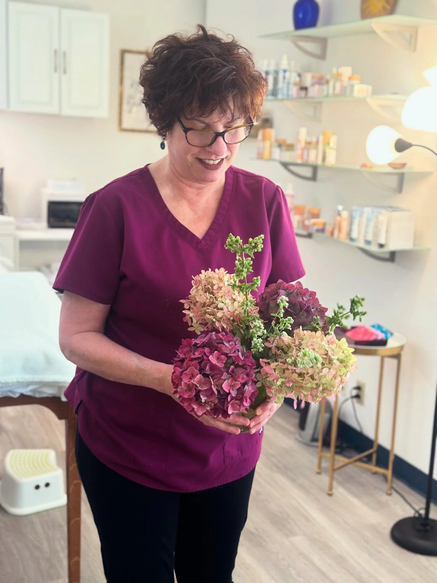 Beautiful flowers my client gave me when she came in for her facial! 💐

#facialtreatments#bestclientsever#giftfromclient#alameda#alamedaca#alamedacalifornia