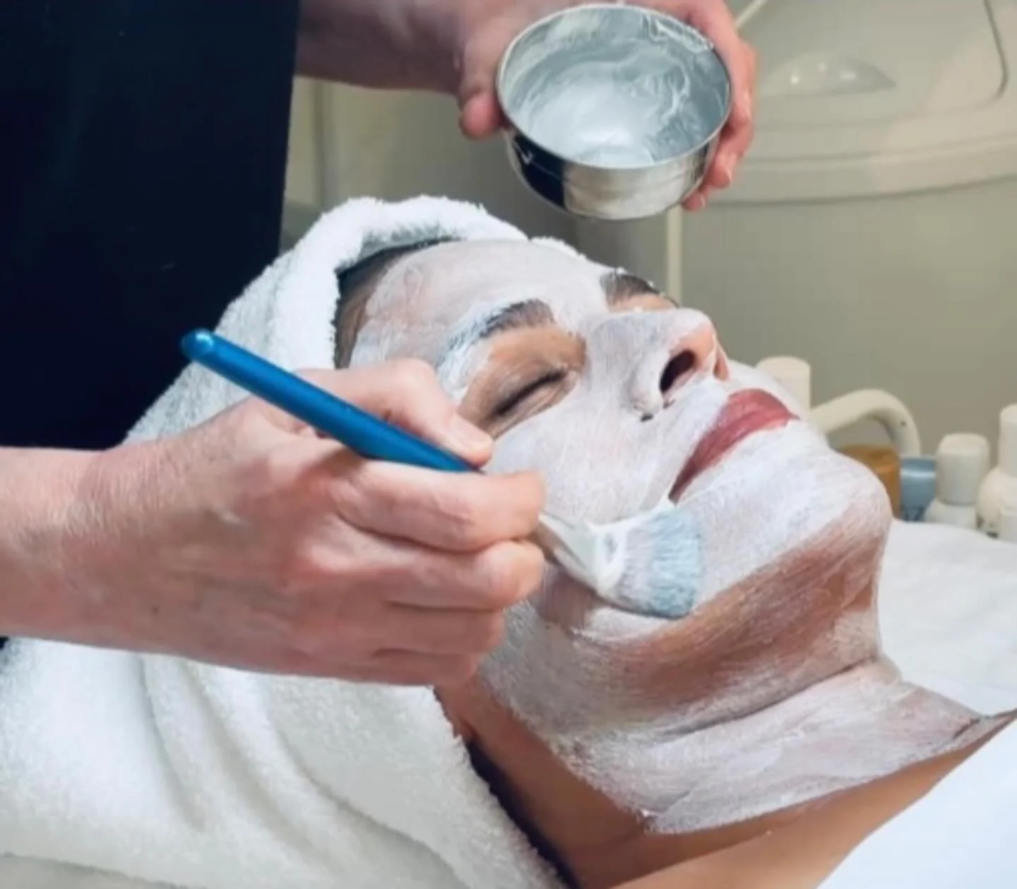 Getting Christmas-ready skin for the holidays!

#skintreatments#facialtreatments#alameda#alamedaca#alamedacalifornia