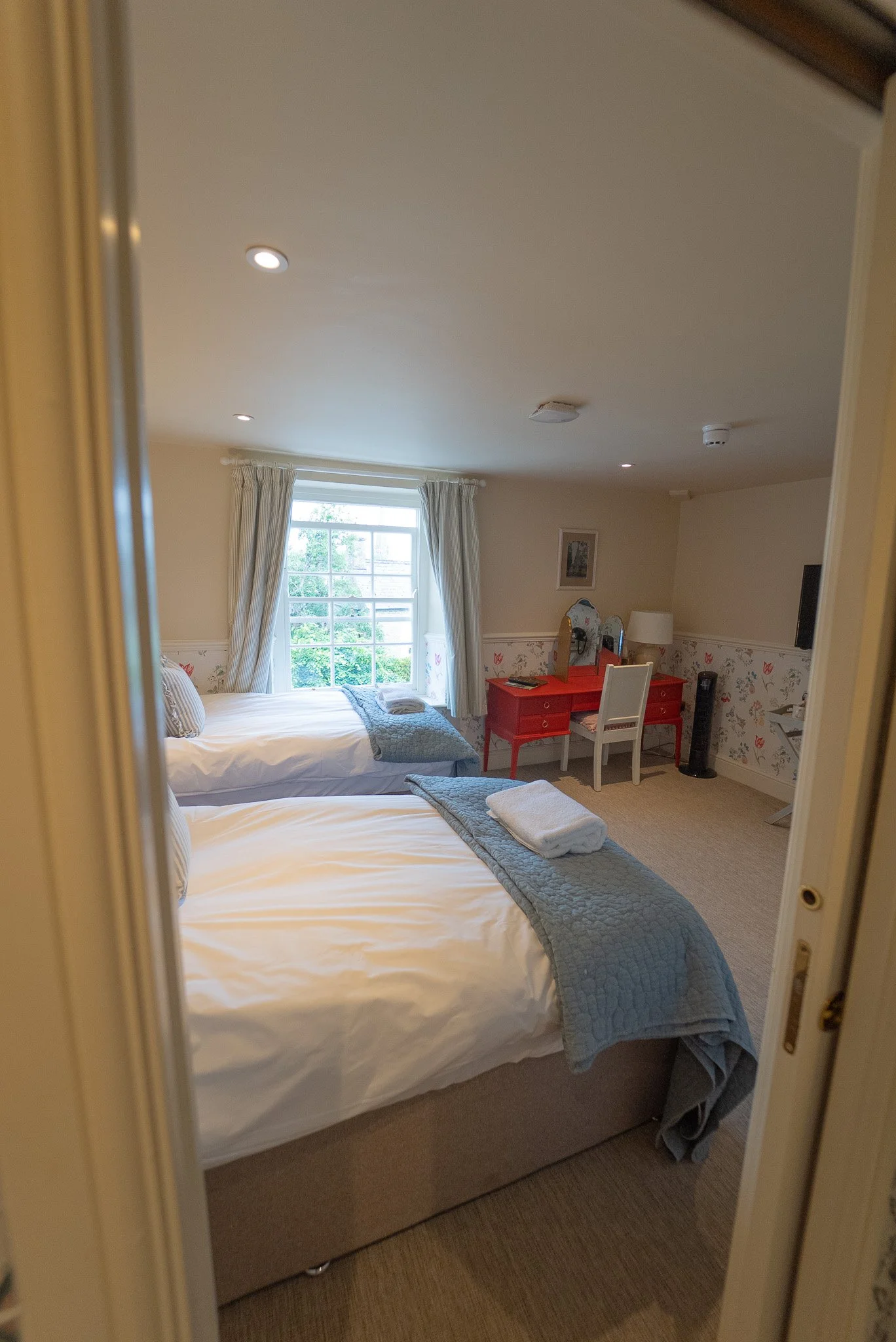 ROOM 6 TWIN BEDS