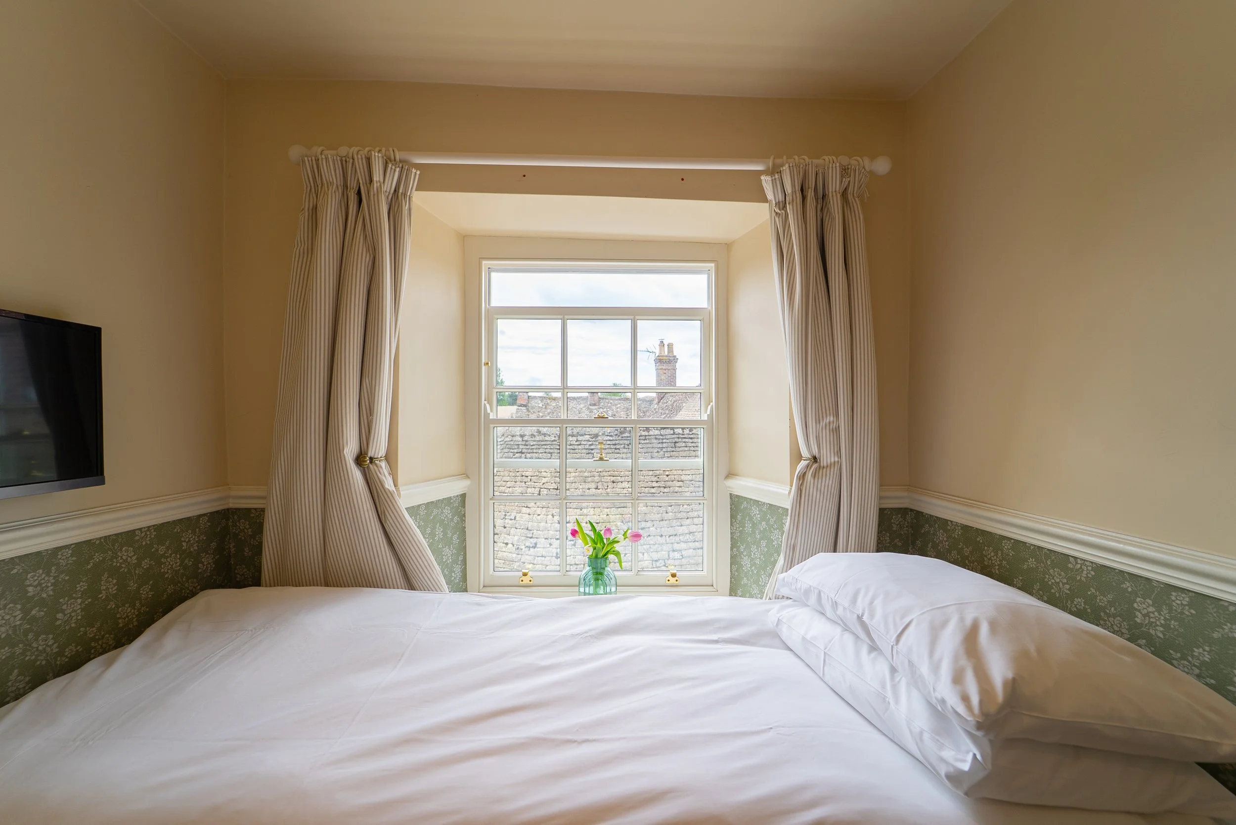 ROOM 9 VILLAGE VIEW