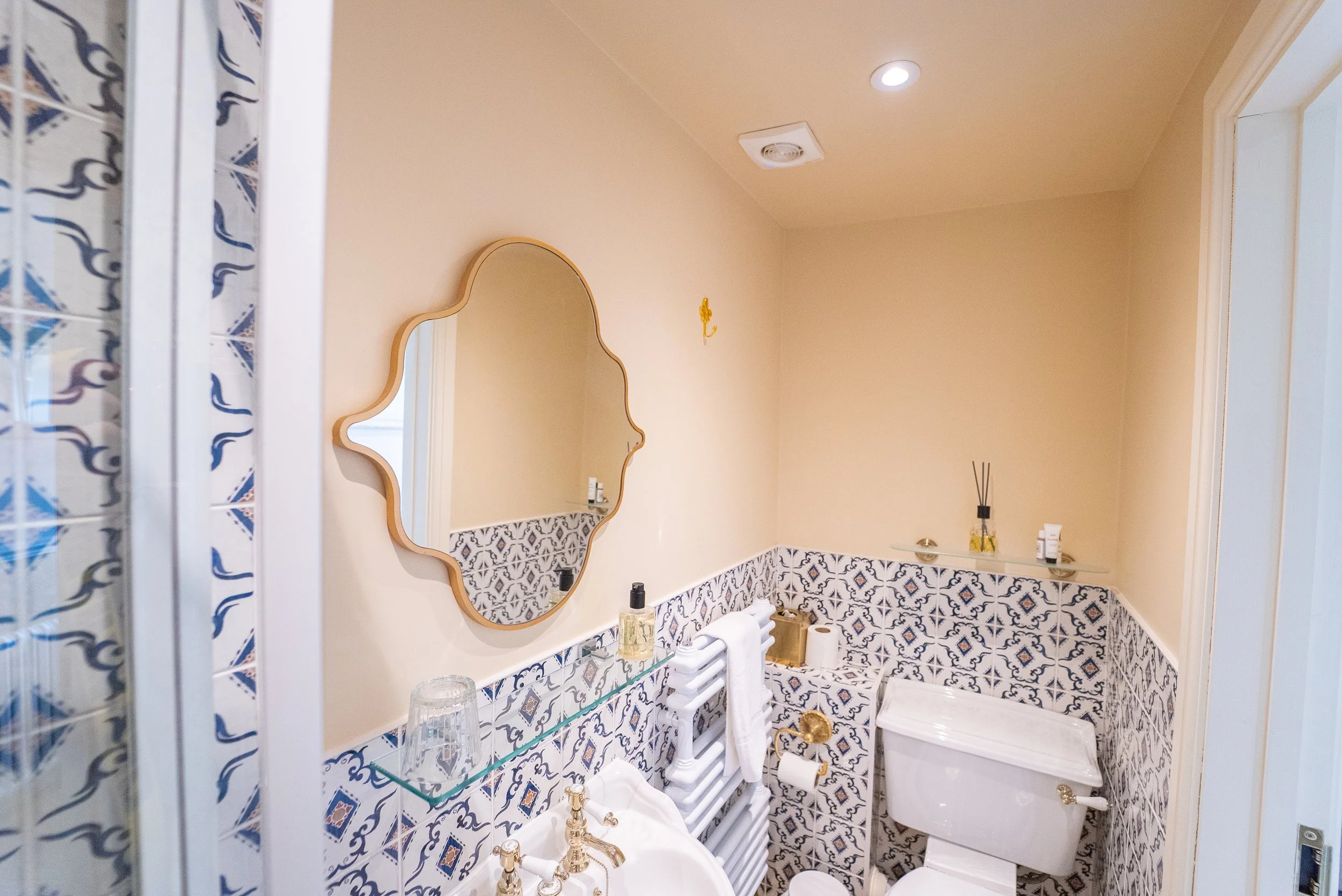 ROOM 9 ENSUITE