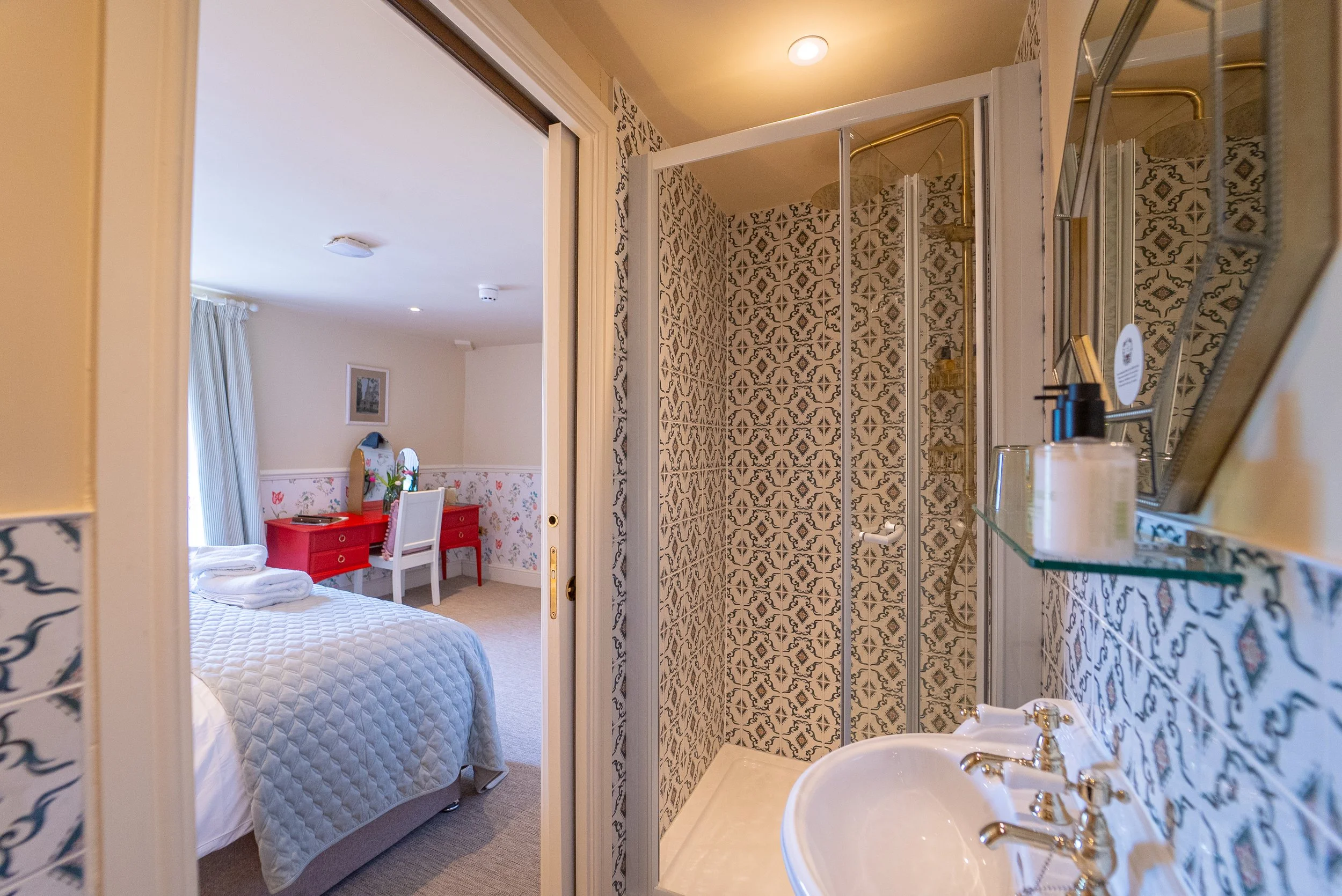 ROOM 6 ENSUITE