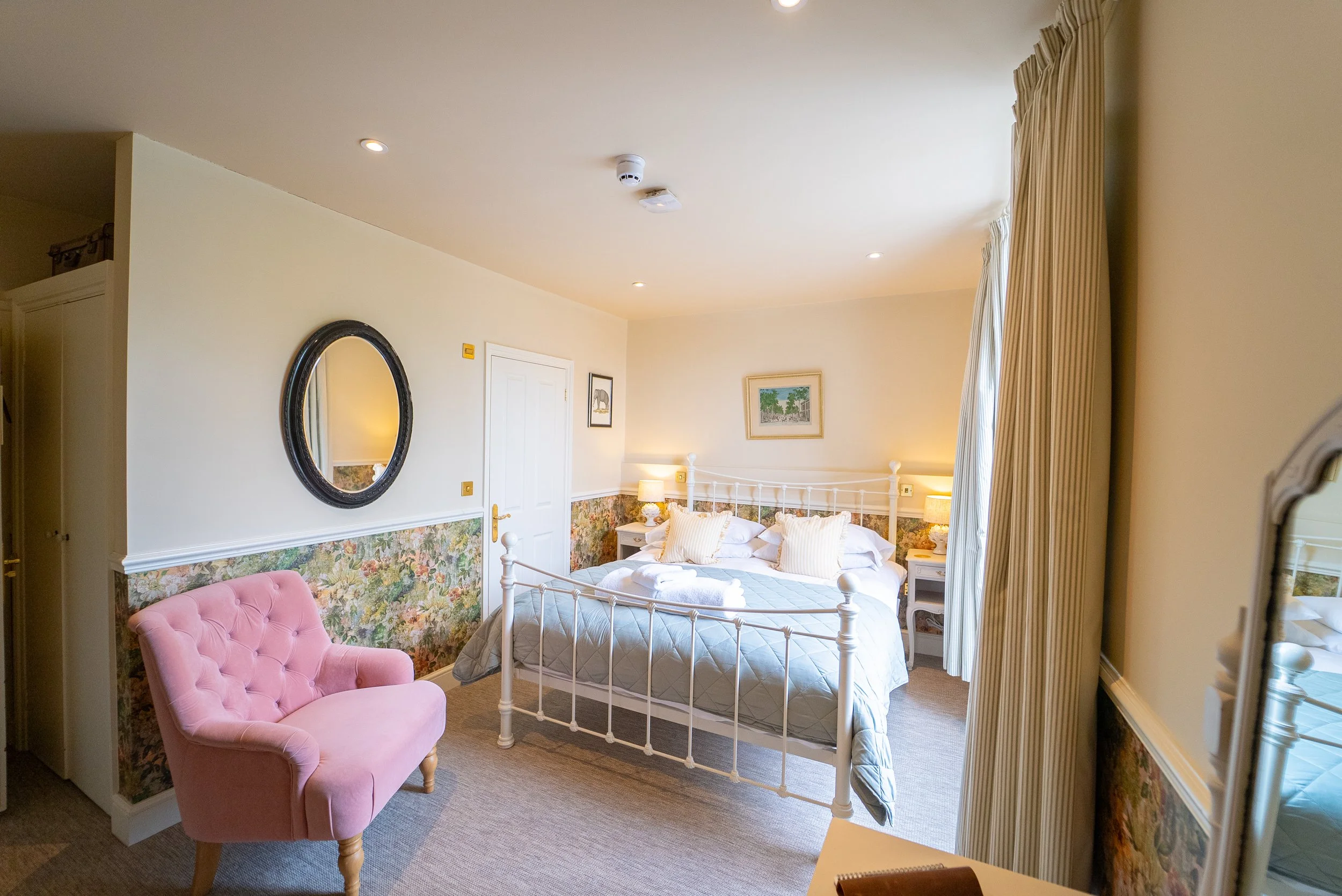 ROOM 2
