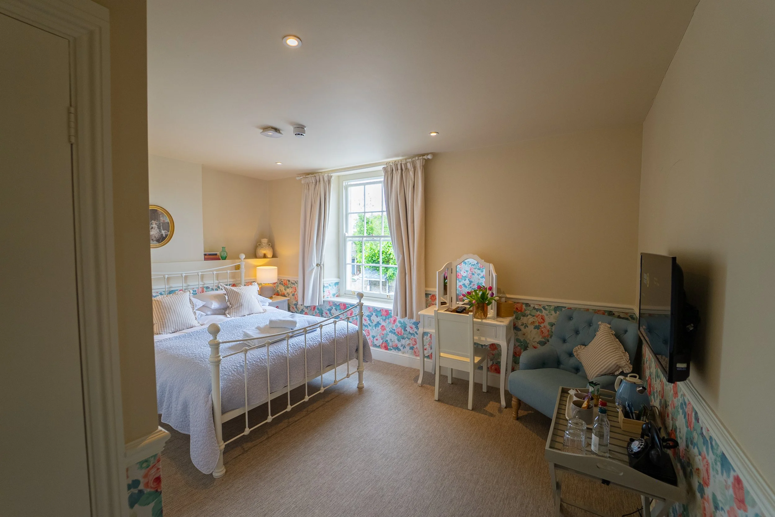  ROOM 1