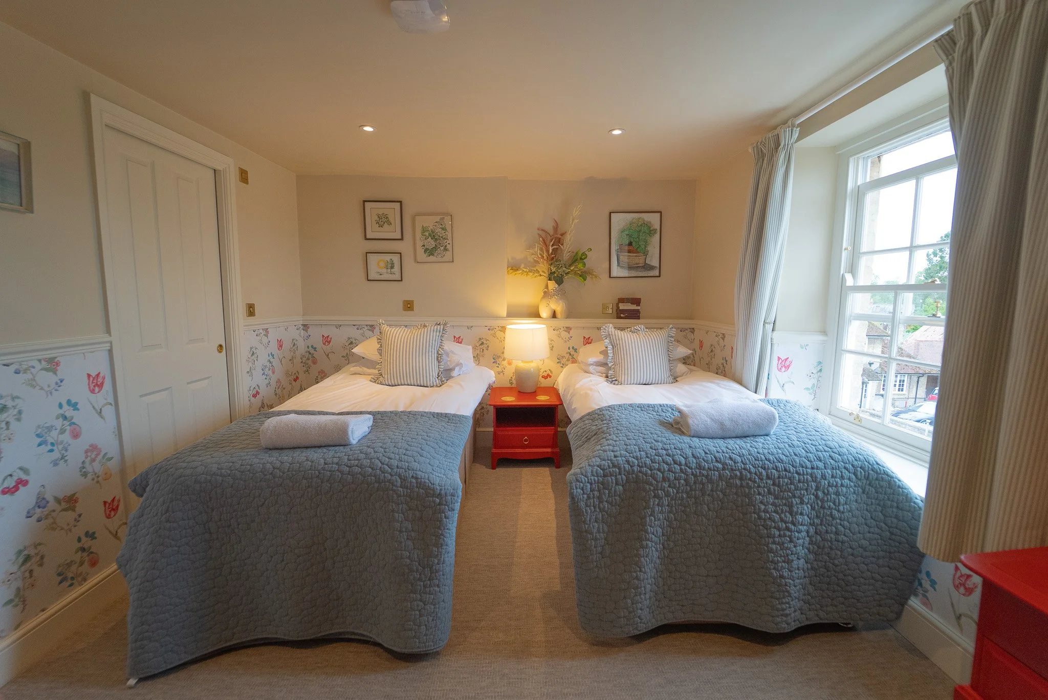 ROOM 6 TWIN BEDS