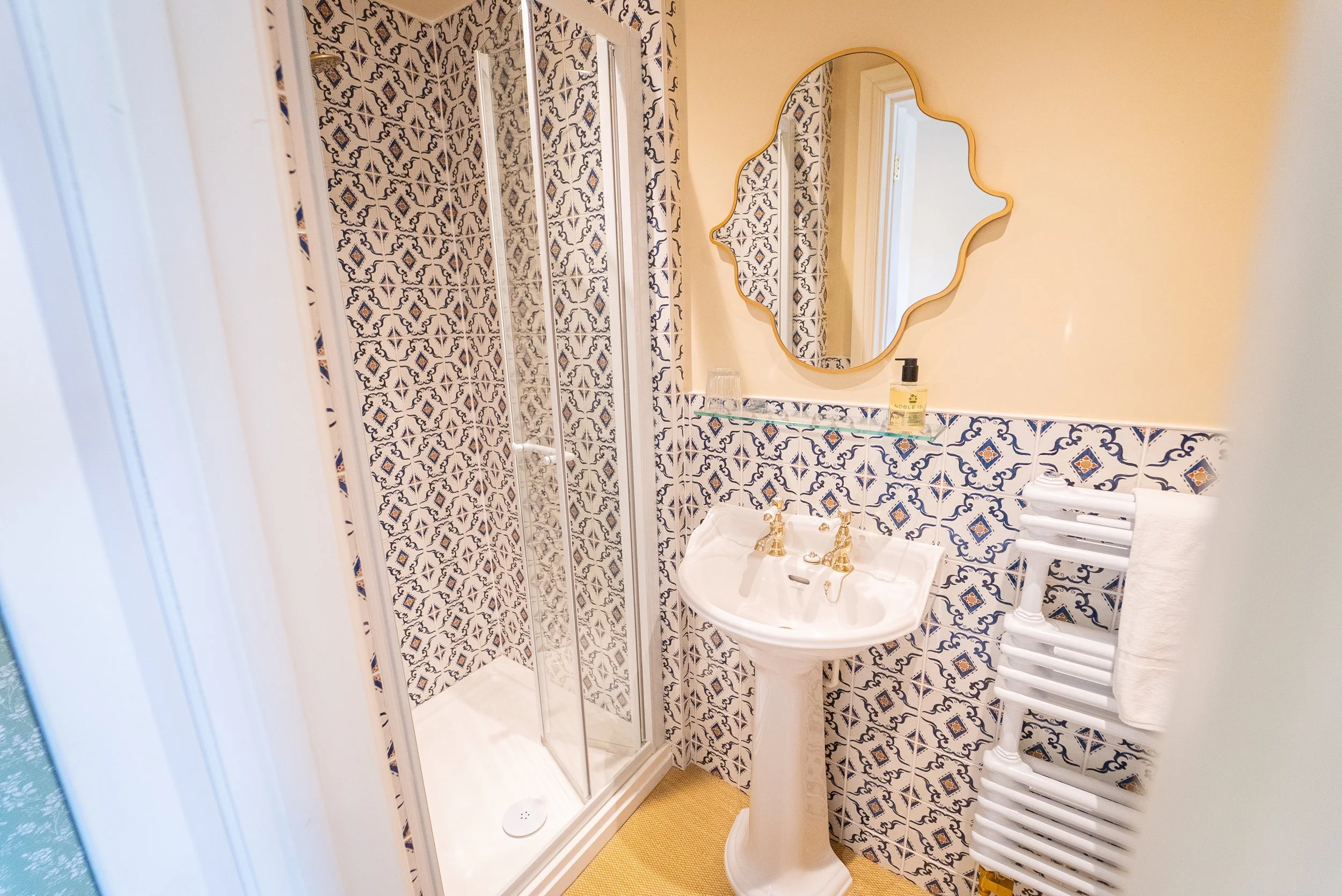 ROOM 9 ENSUITE