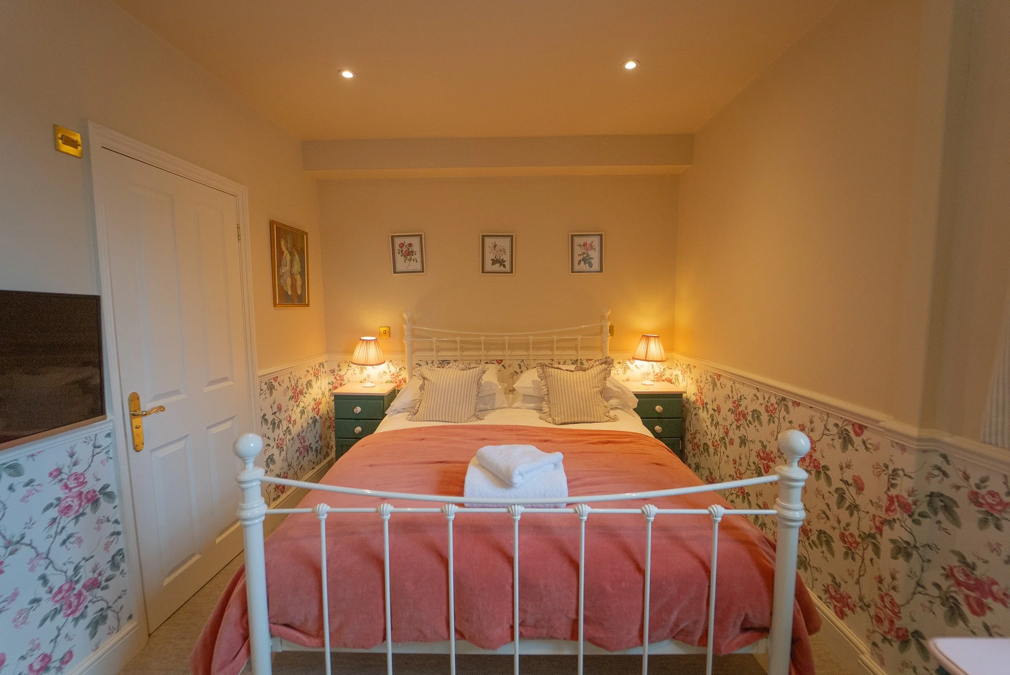 ROOM 4 KING BED