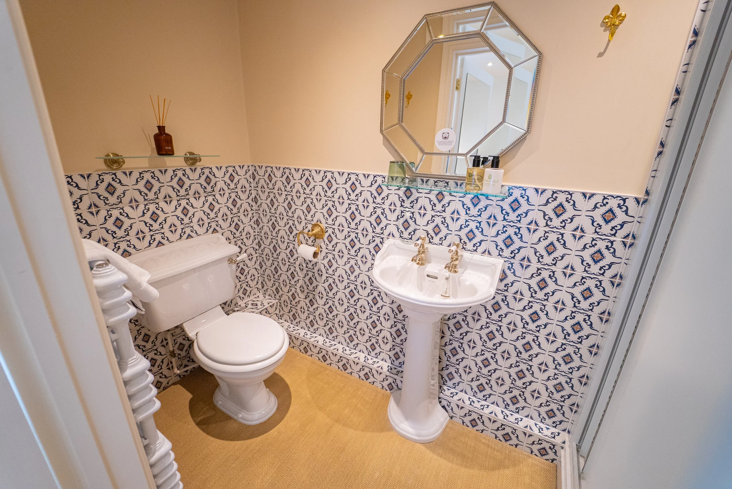 ROOM 5 ENSUITE