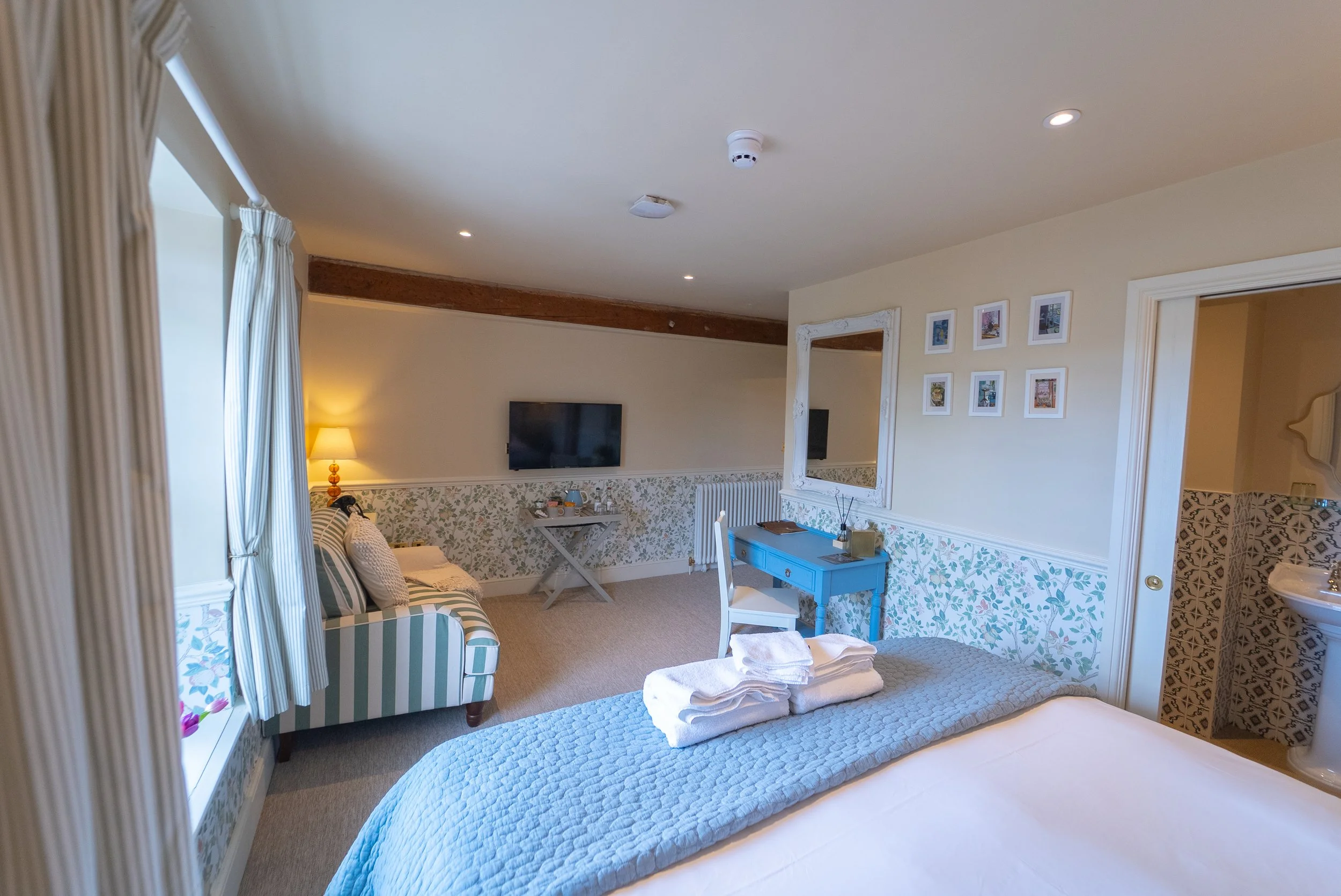 ROOM 7 
