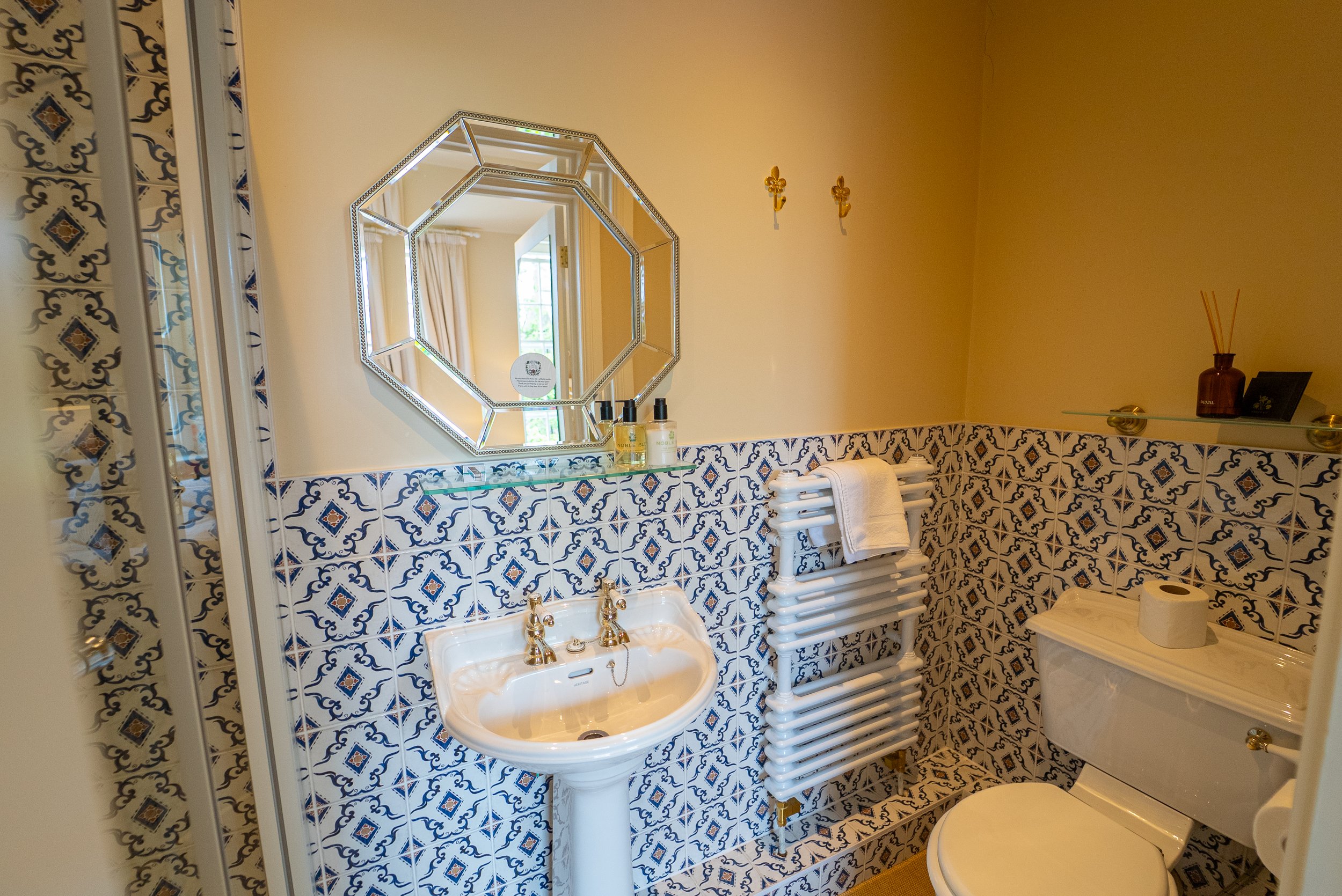 ROOM 1 ENSUITE