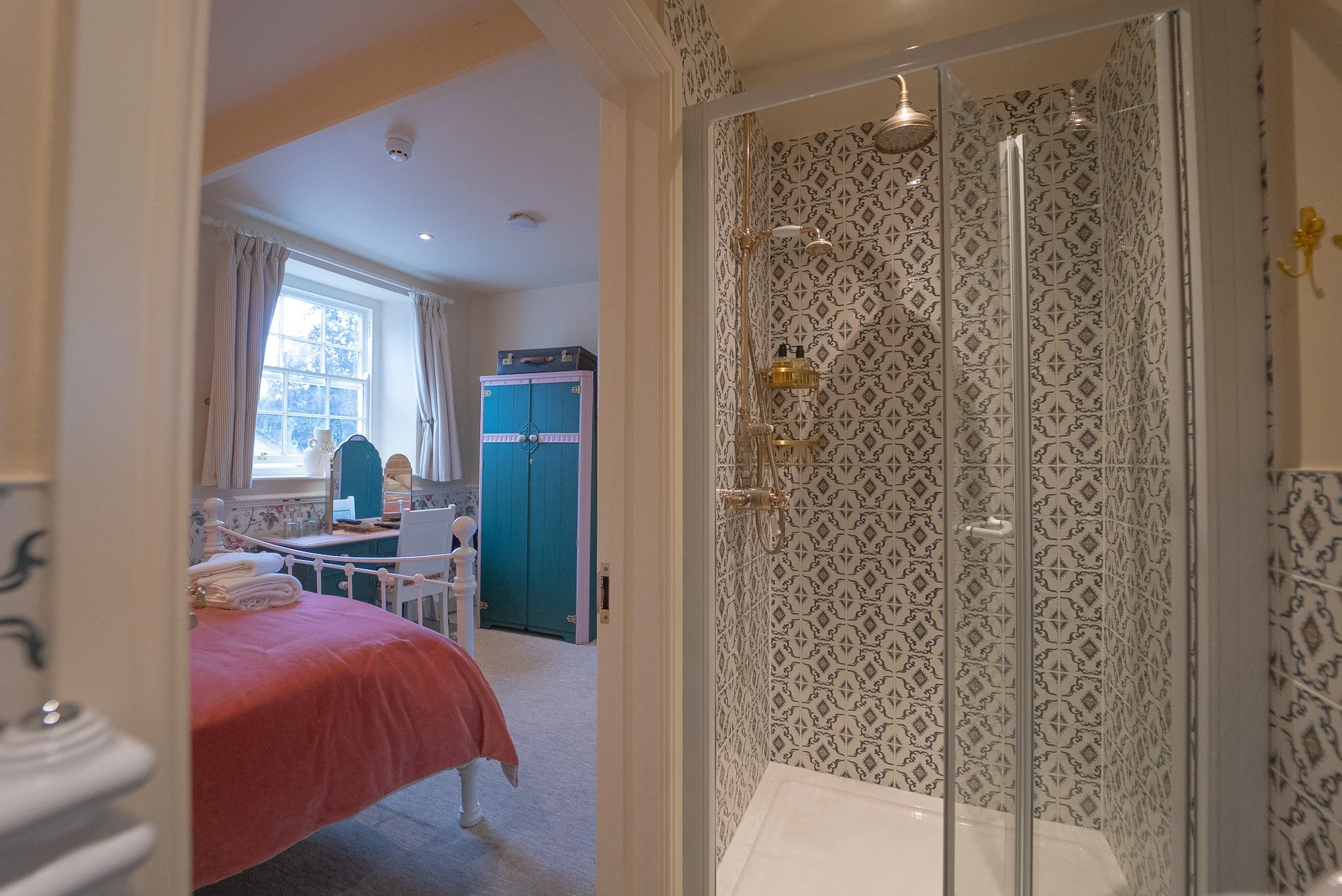 ROOM 4 SHOWER