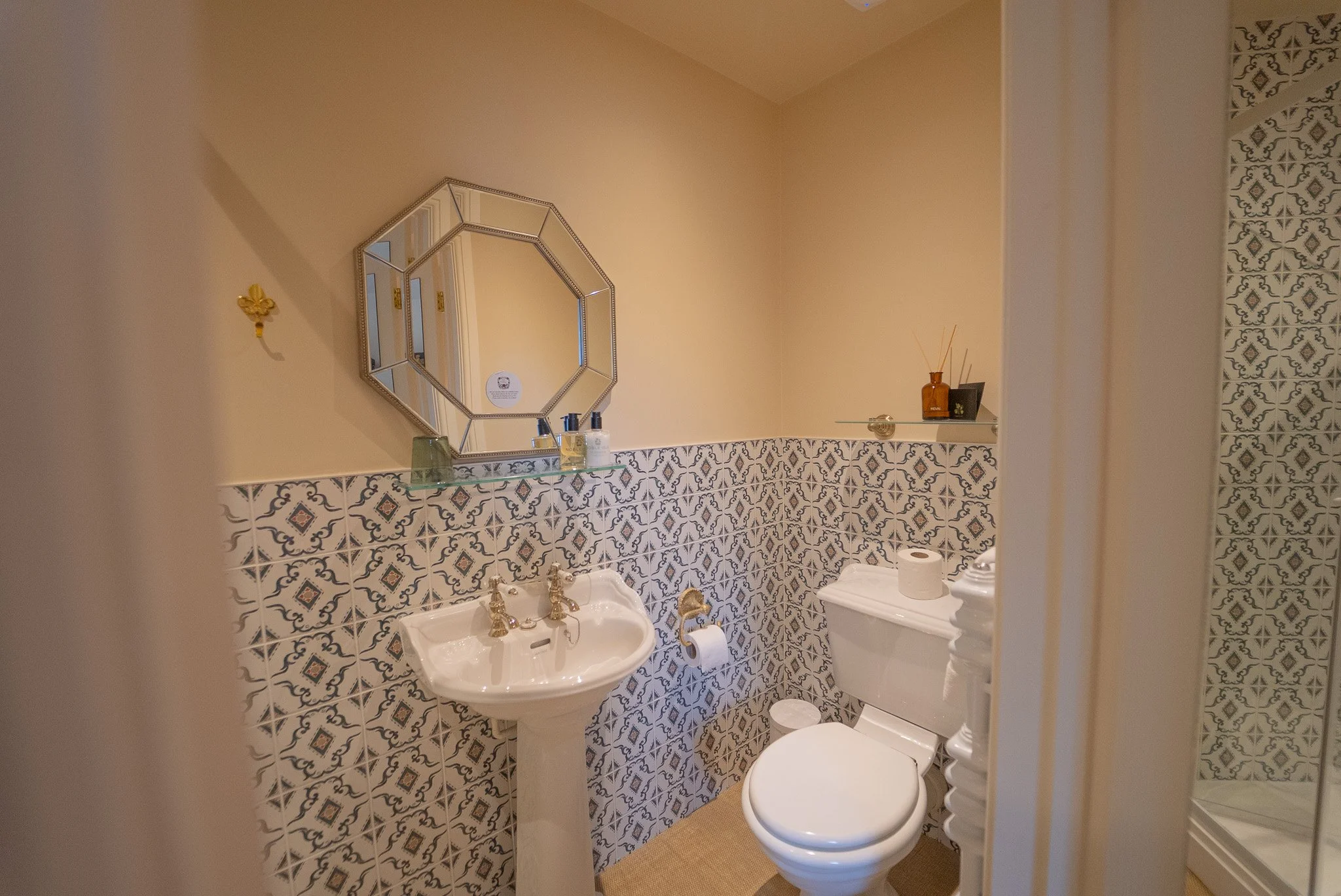 ROOM 4 ENSUITE