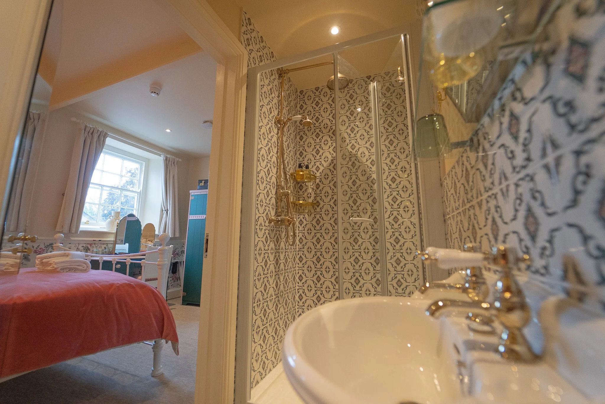 ROOM 4 ENSUITE