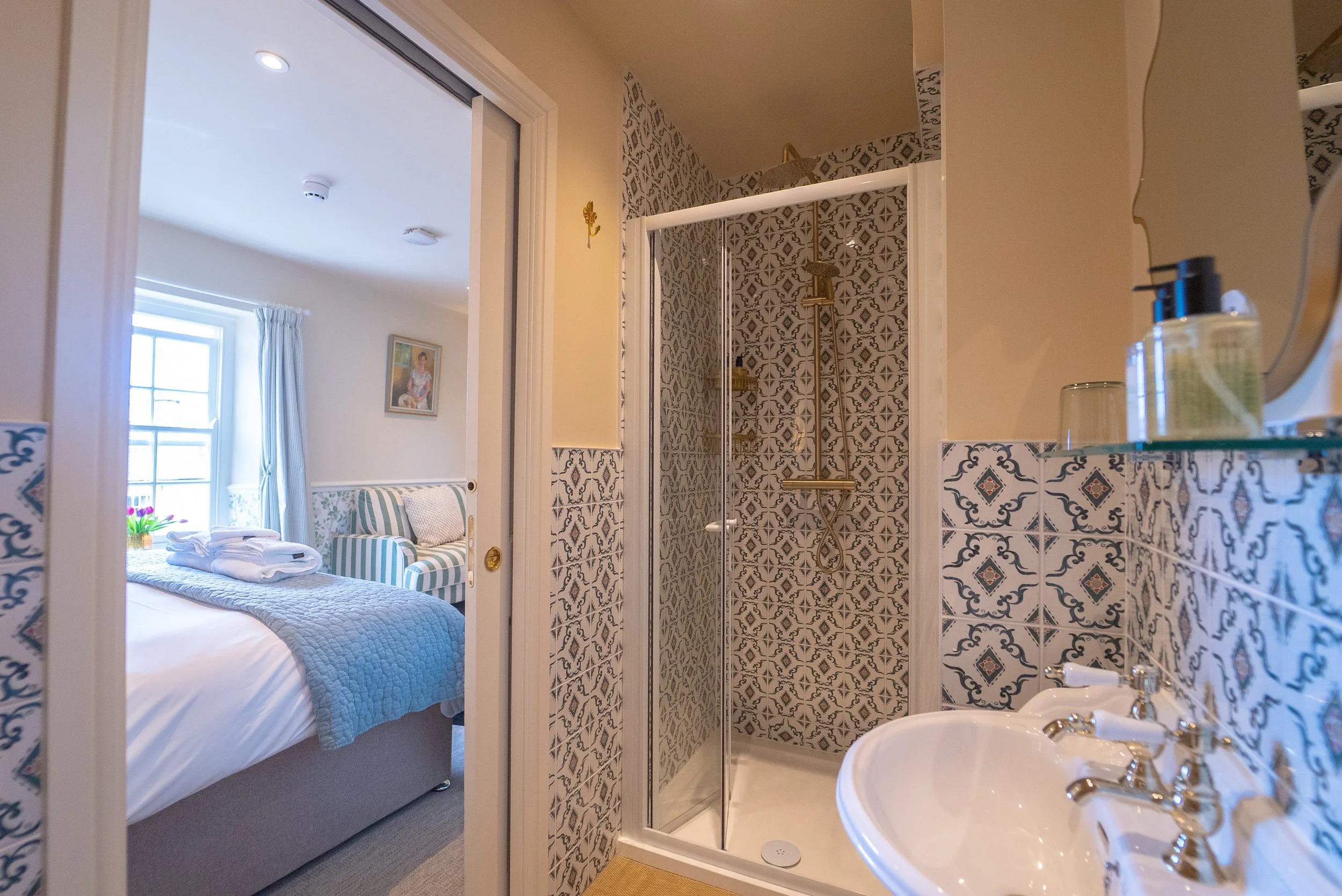 ROOM 7 SHOWER
