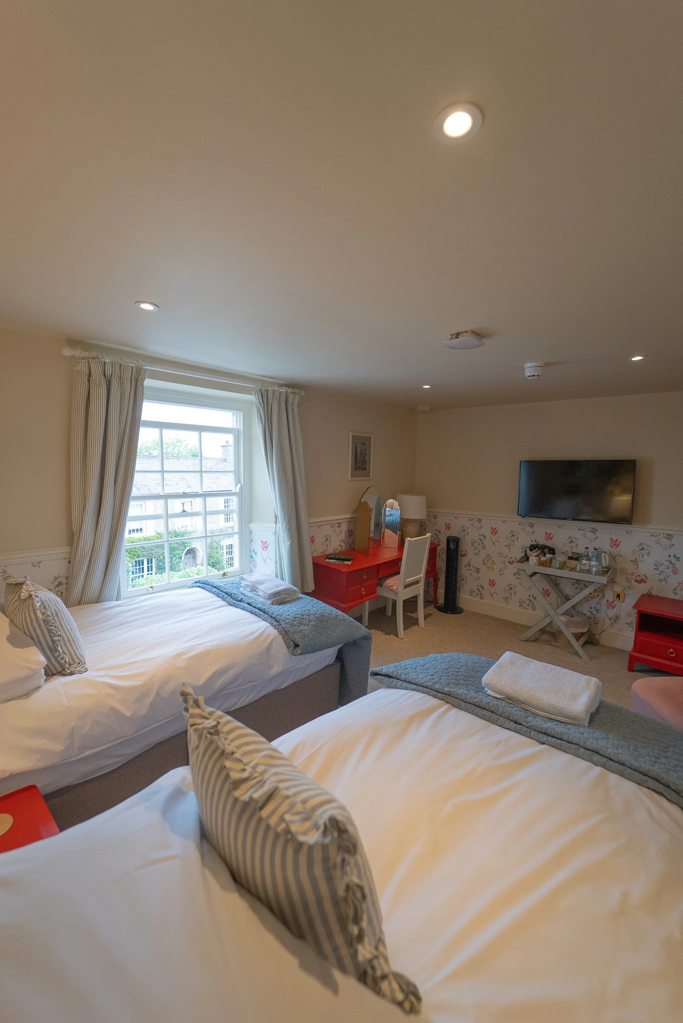 ROOM 6 TWIN BEDS