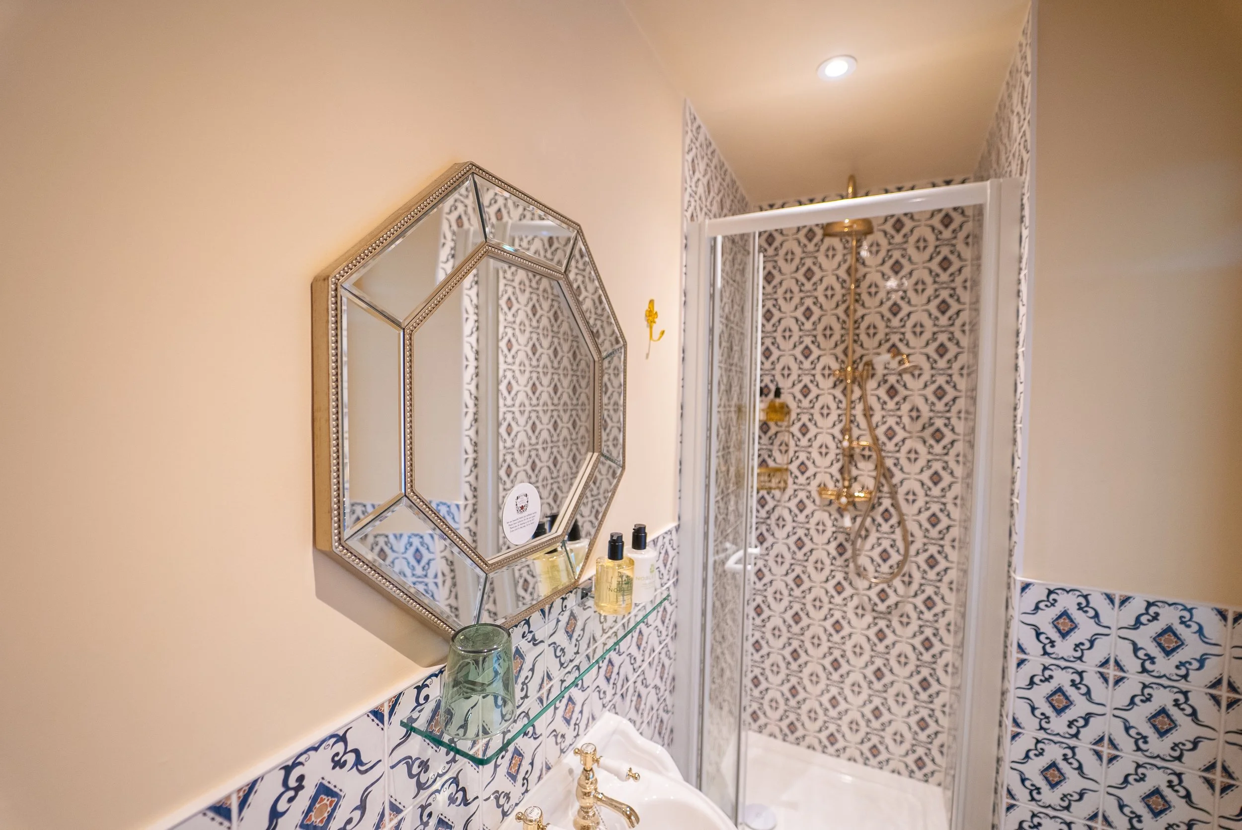 ROOM 5 SHOWER