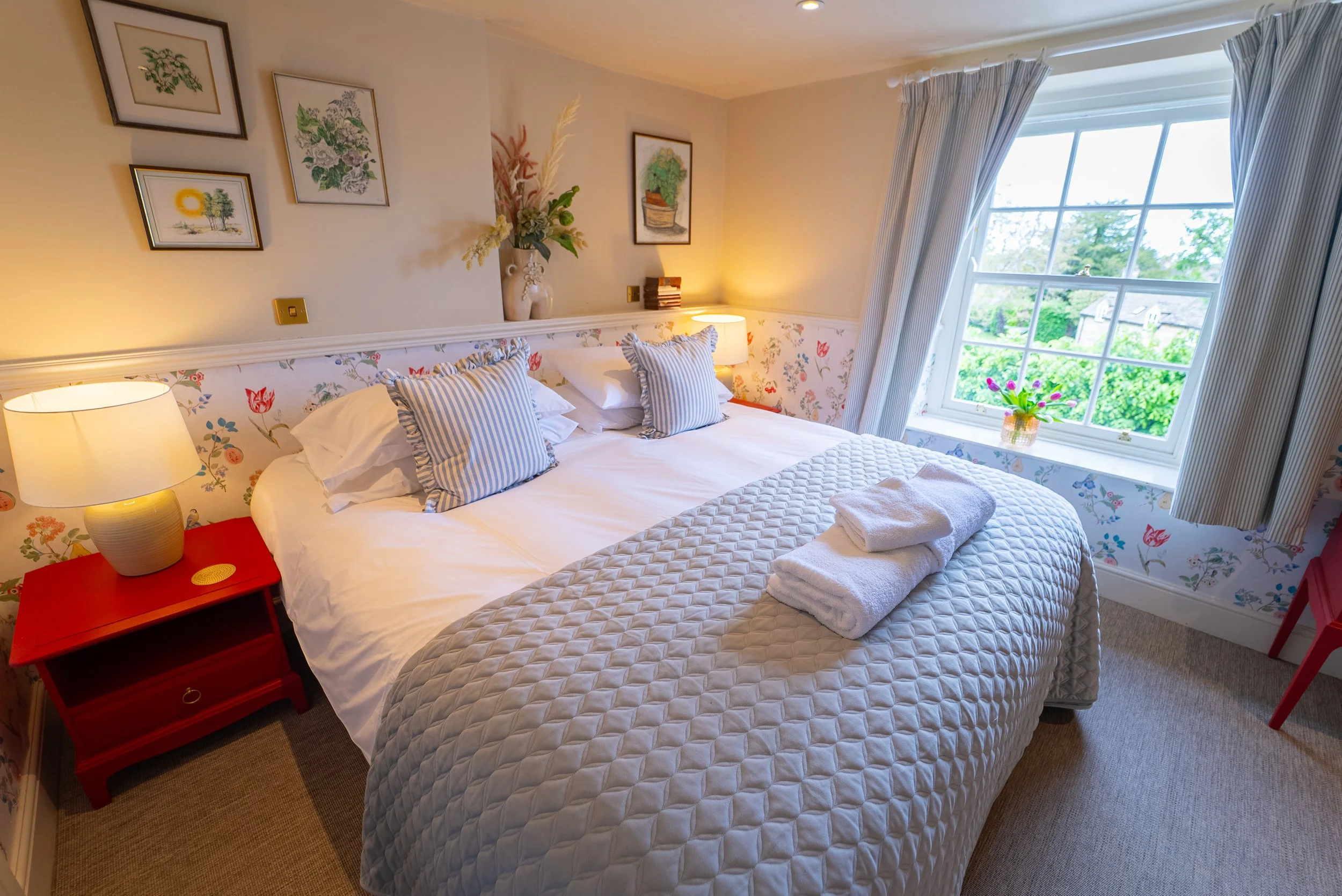 ROOM 6 SUPER-KING BED