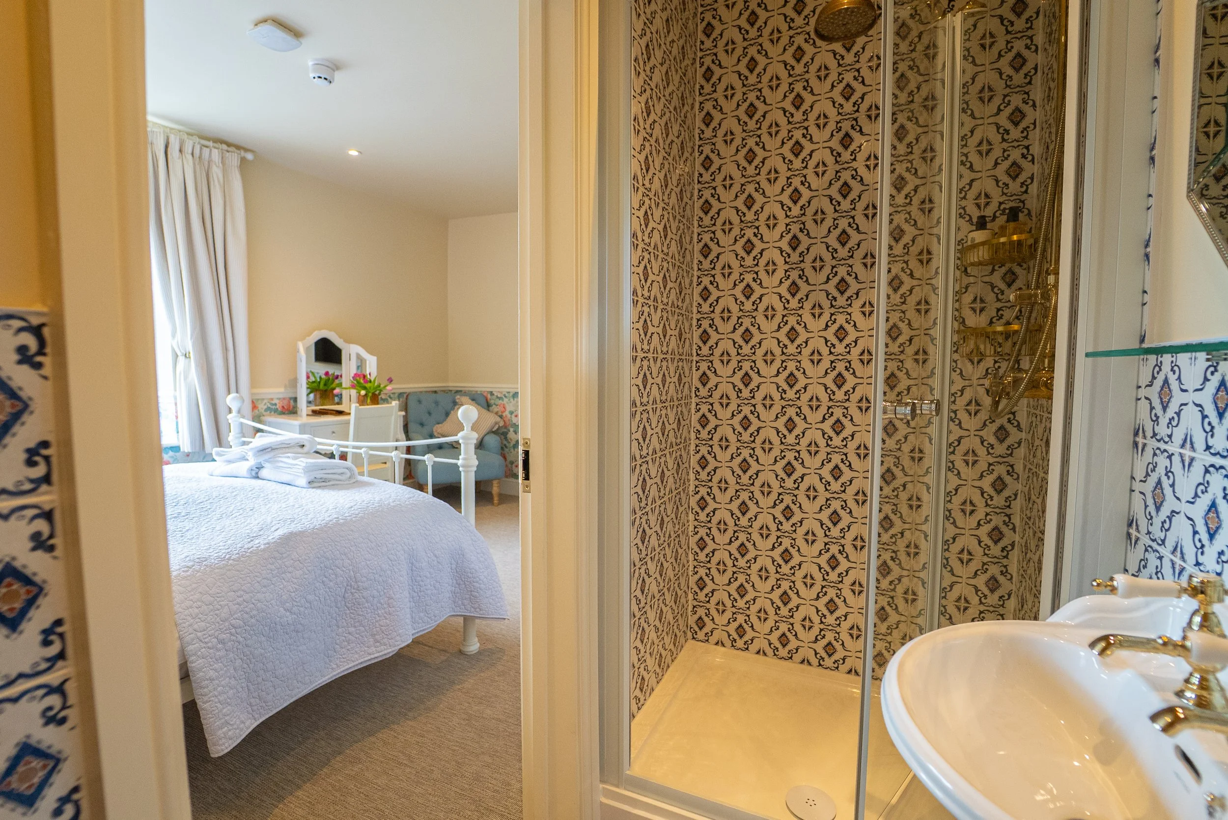 ROOM 1 SHOWER