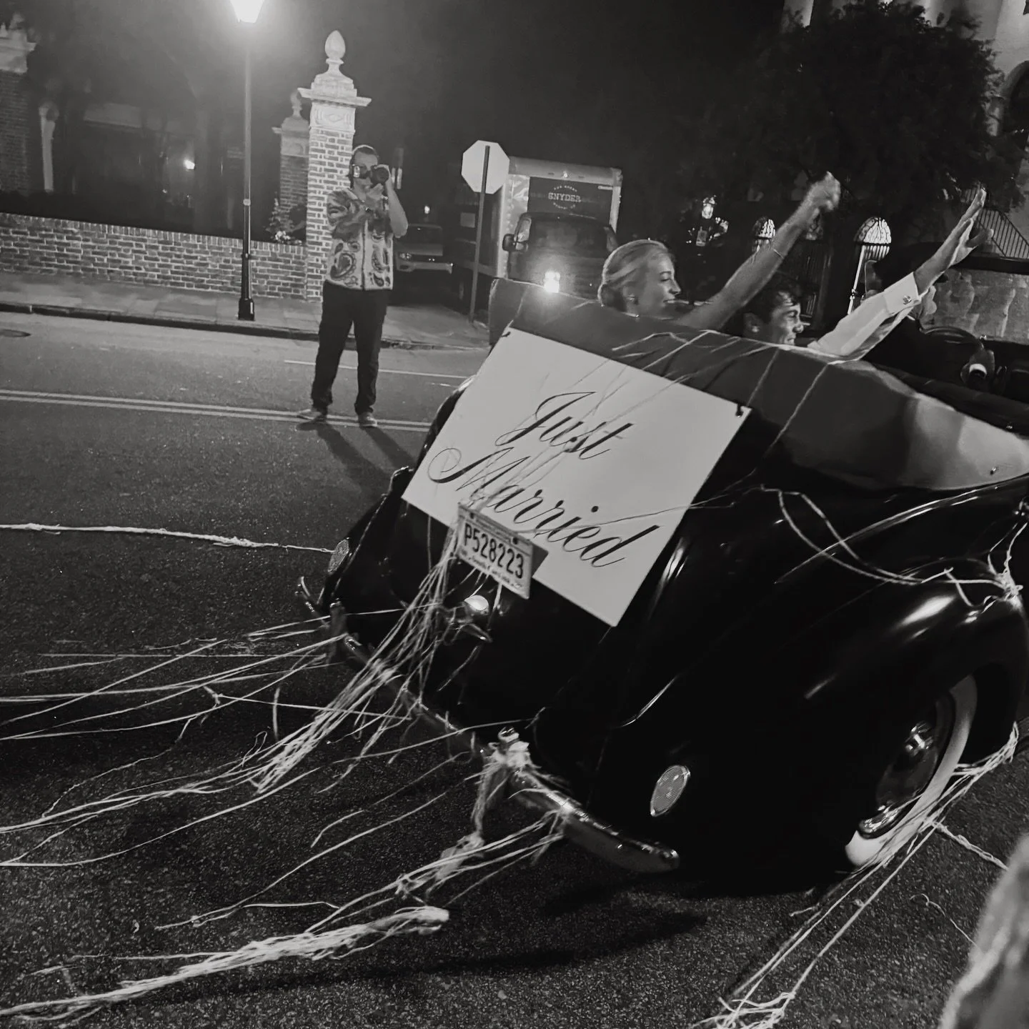 When people think of wedding paper, they usually think invitations, save the dates, and the usual day-of details.
But! Some of the most meaningful moments happen after those pieces are opened.
Intentional details that only exist for a few minutes, bu